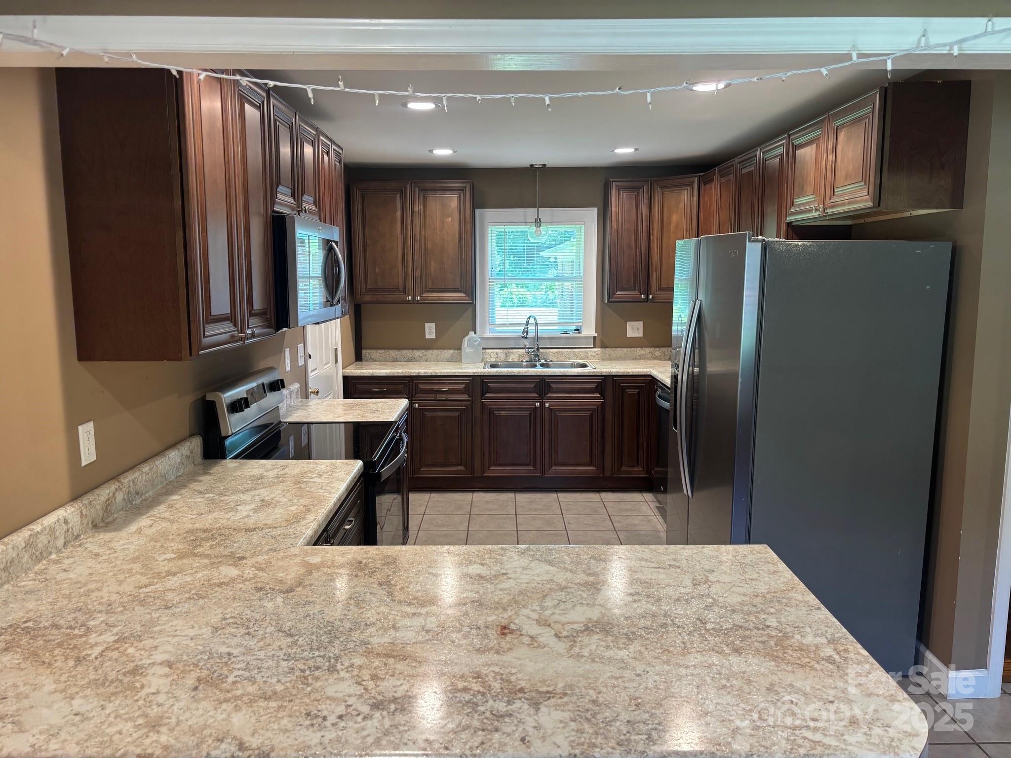 907 Mcgowan Road Property Photo 6