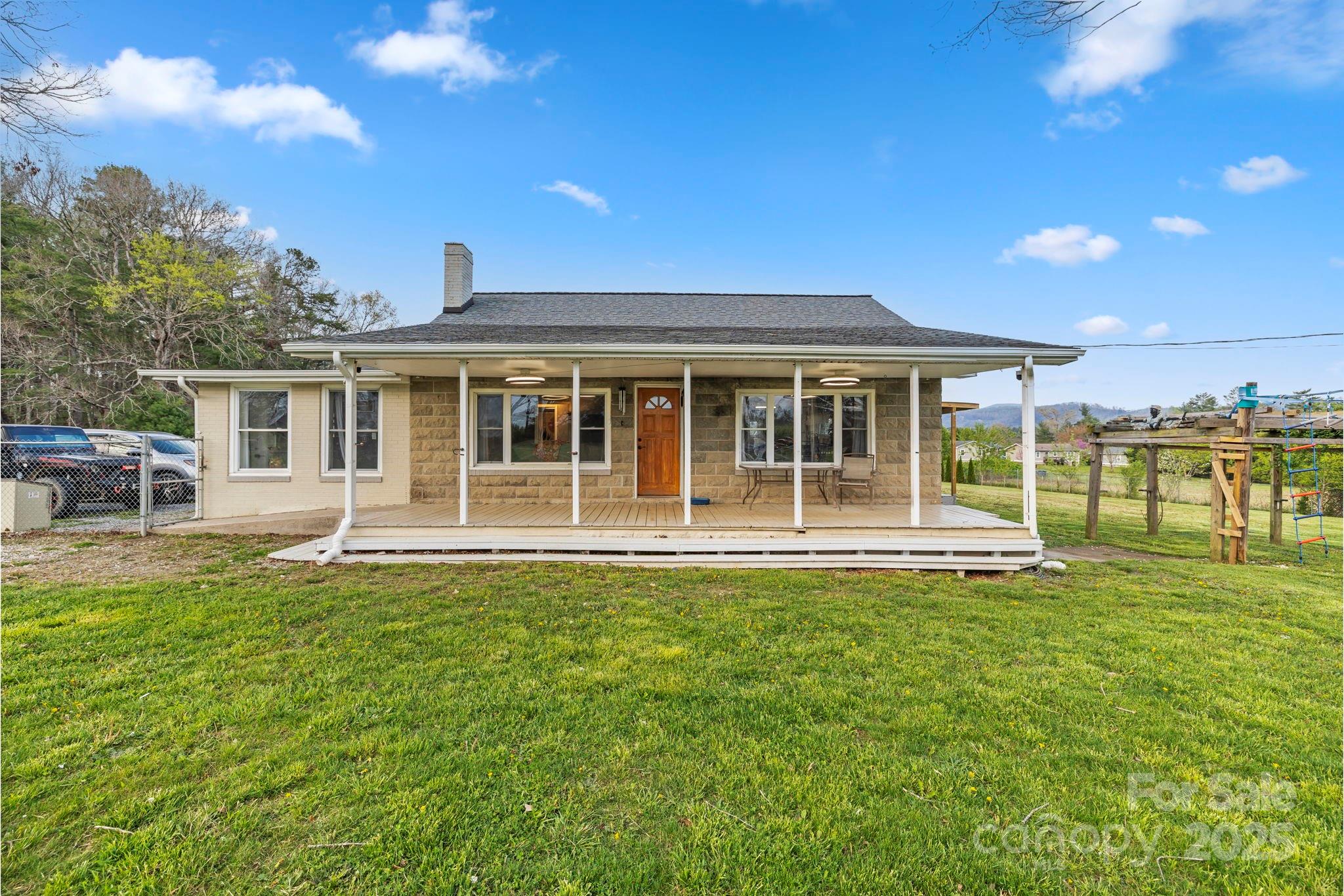 224 Laycock Road Property Photo
