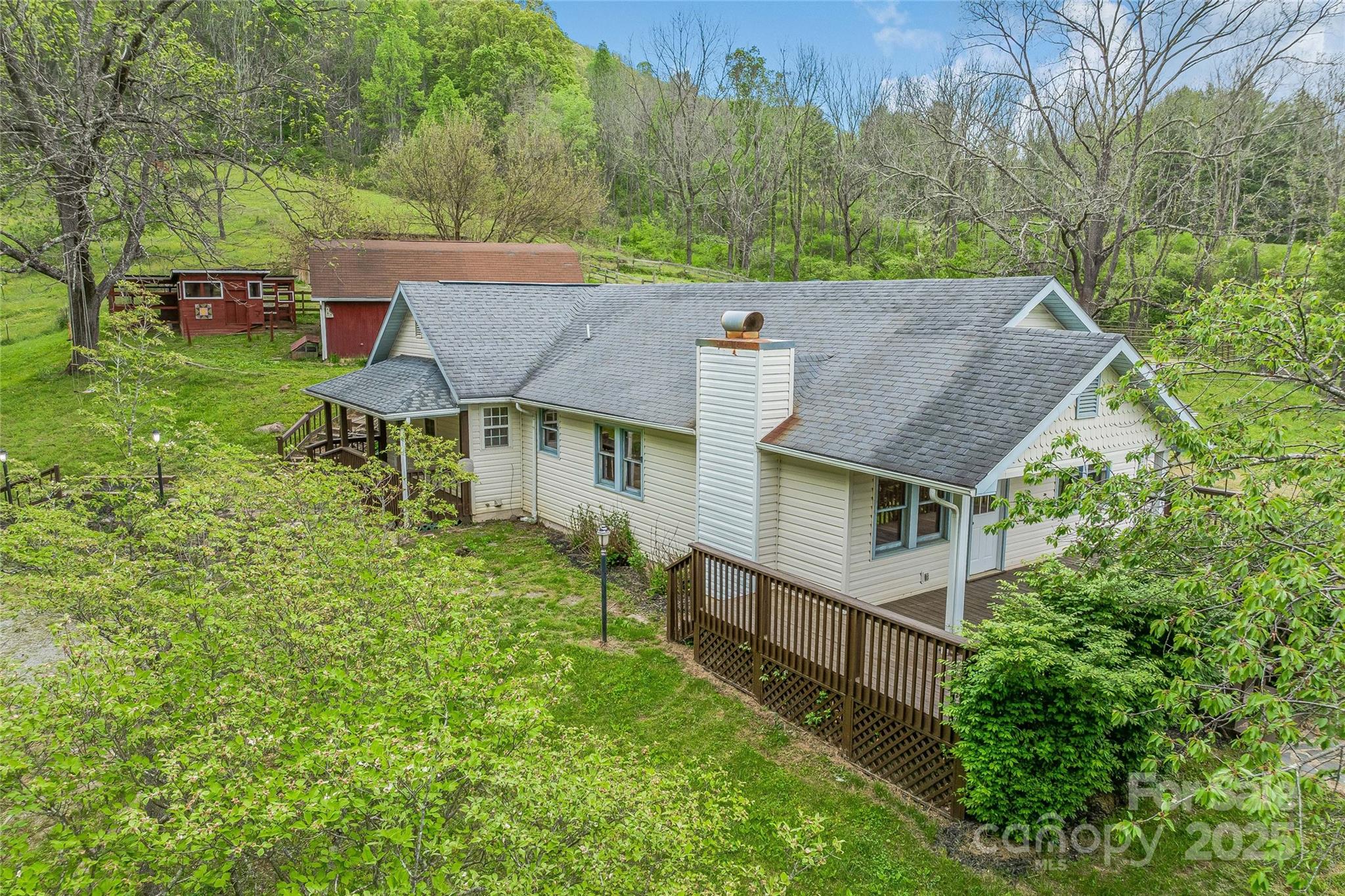 318 Sandy Way Property Photo