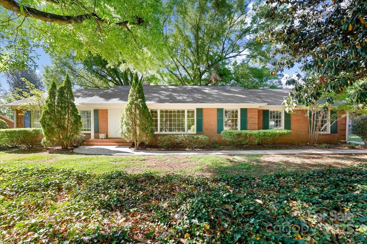 415 Princeton Drive Property Photo 1