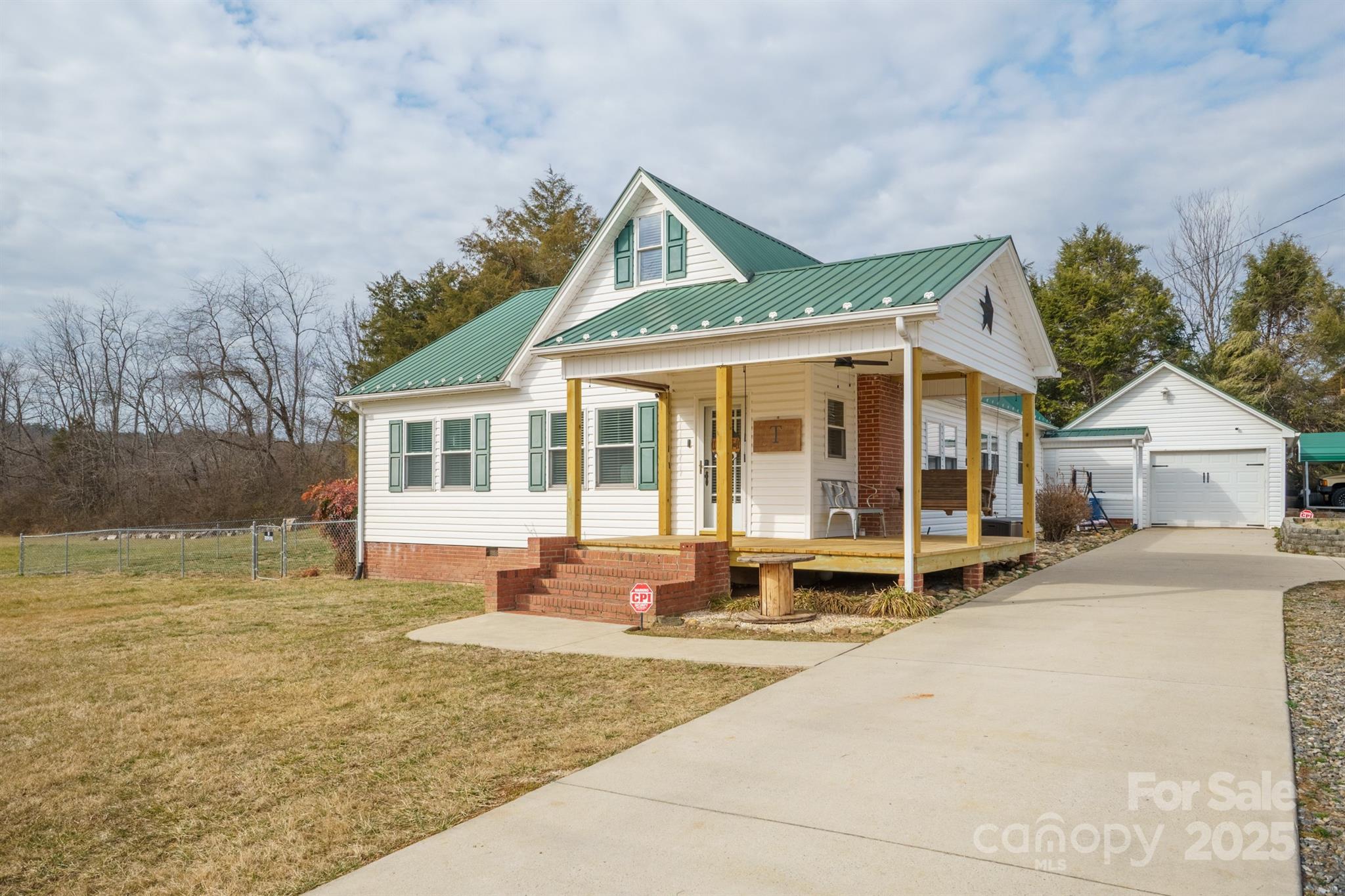 4039 Hartland Road Property Photo
