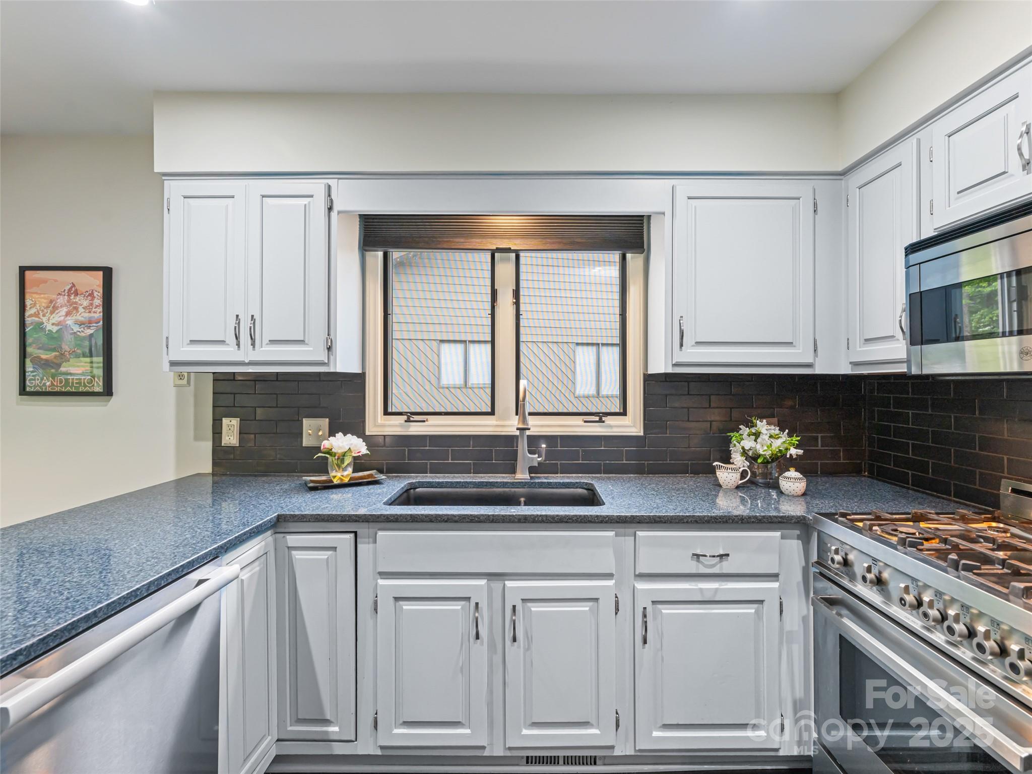 1901 Timber Trail Property Photo 9