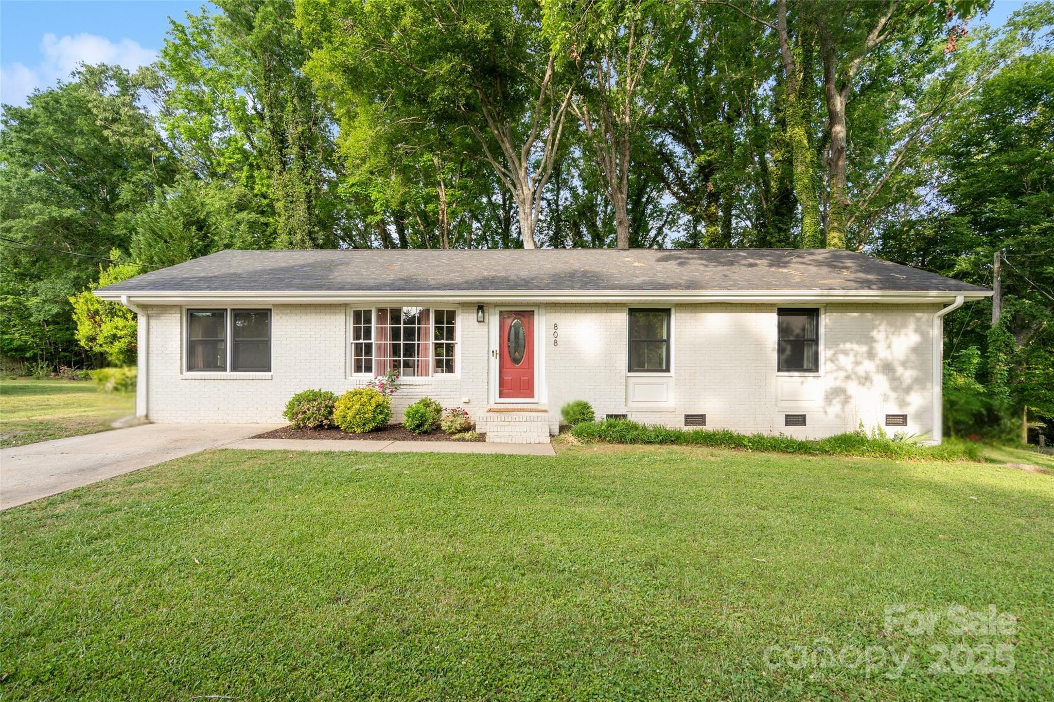 808 Sharon Drive Property Photo