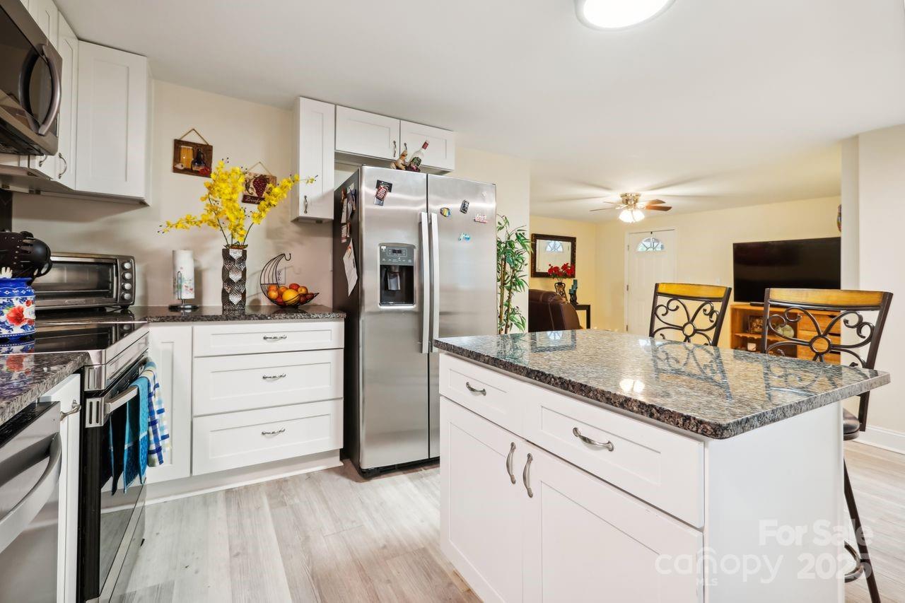 712 Grace Avenue Property Photo 1