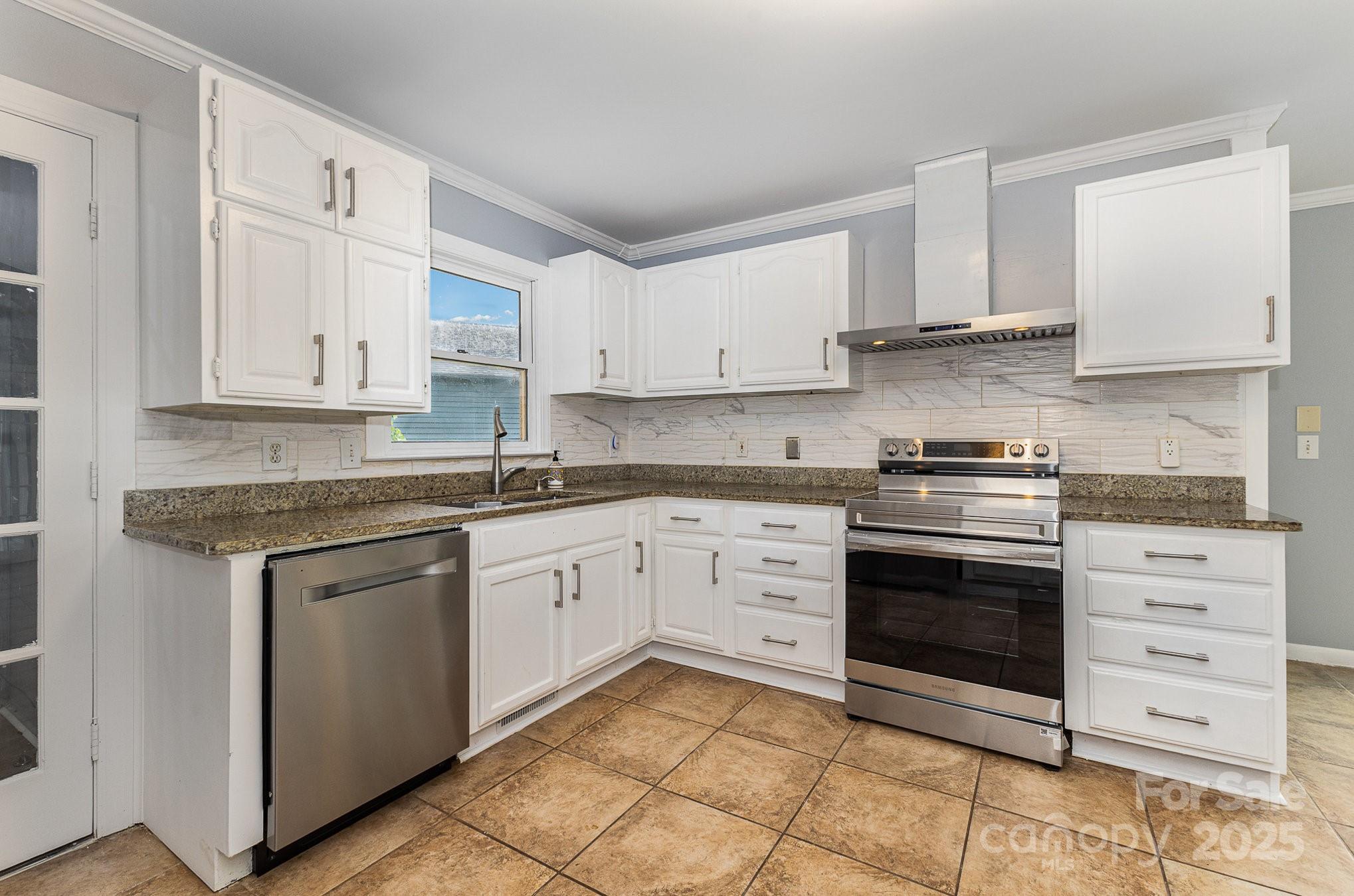 109 Arabian Lane Property Photo 10