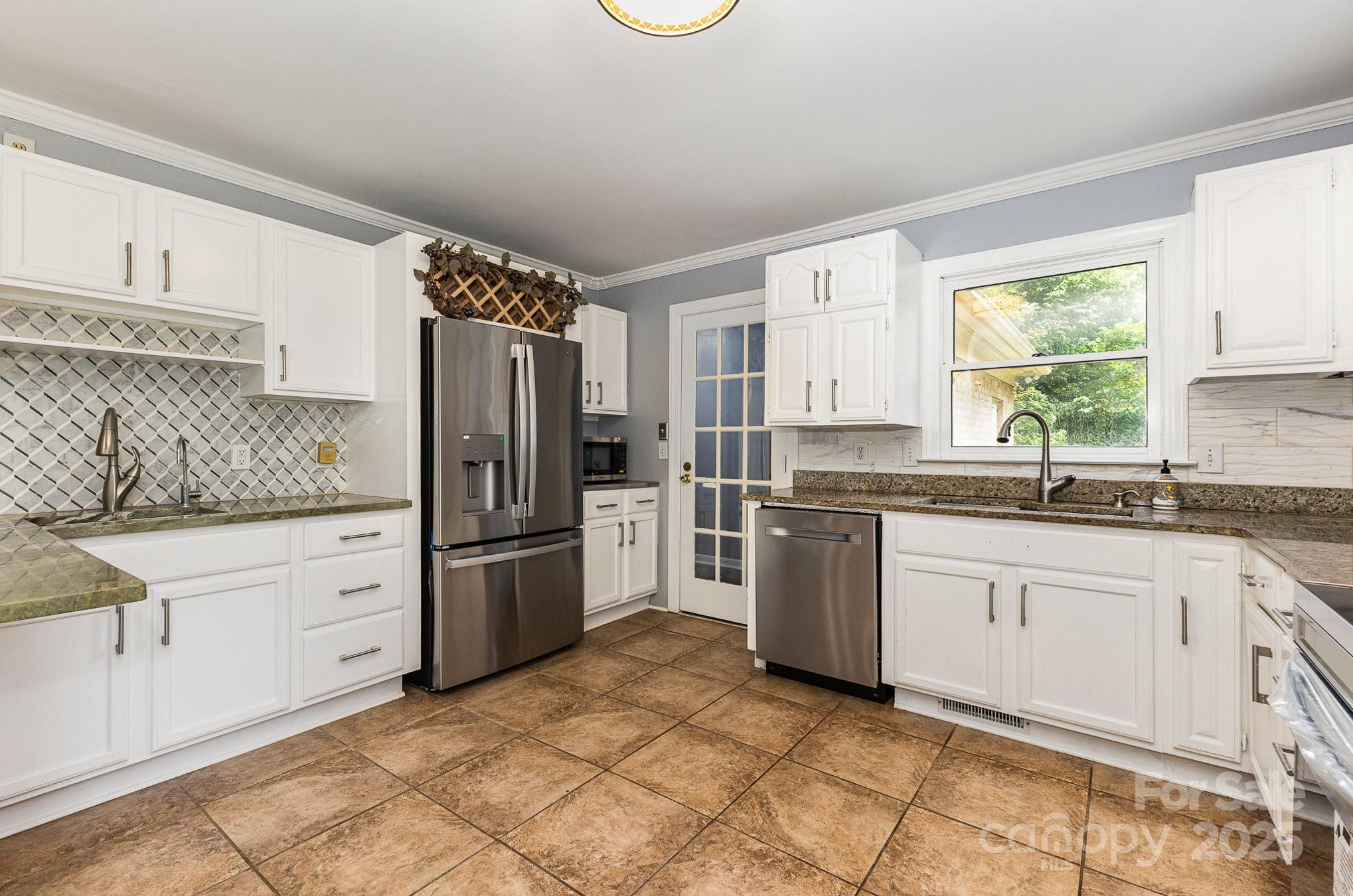 109 Arabian Lane Property Photo 11