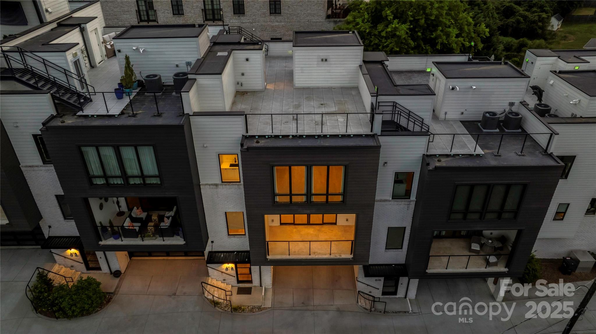 614 Queens Road Property Photo 3