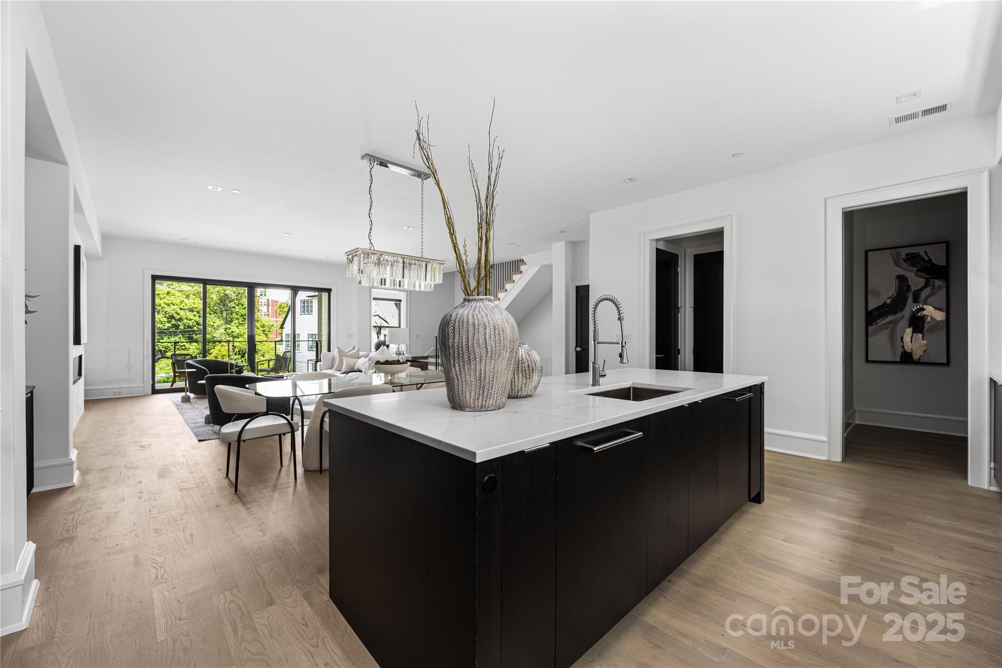 614 Queens Road Property Photo 20