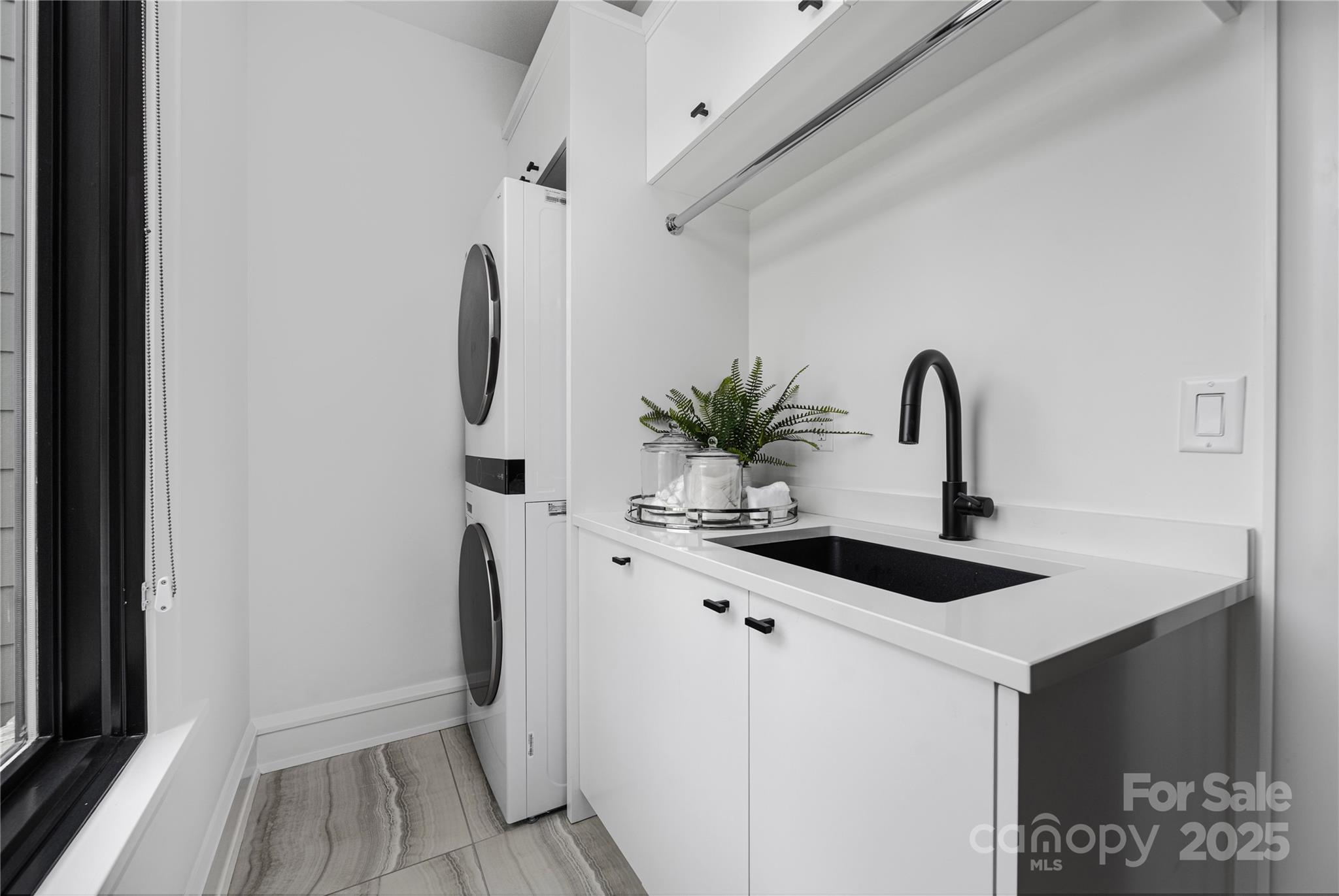 614 Queens Road Property Photo 30