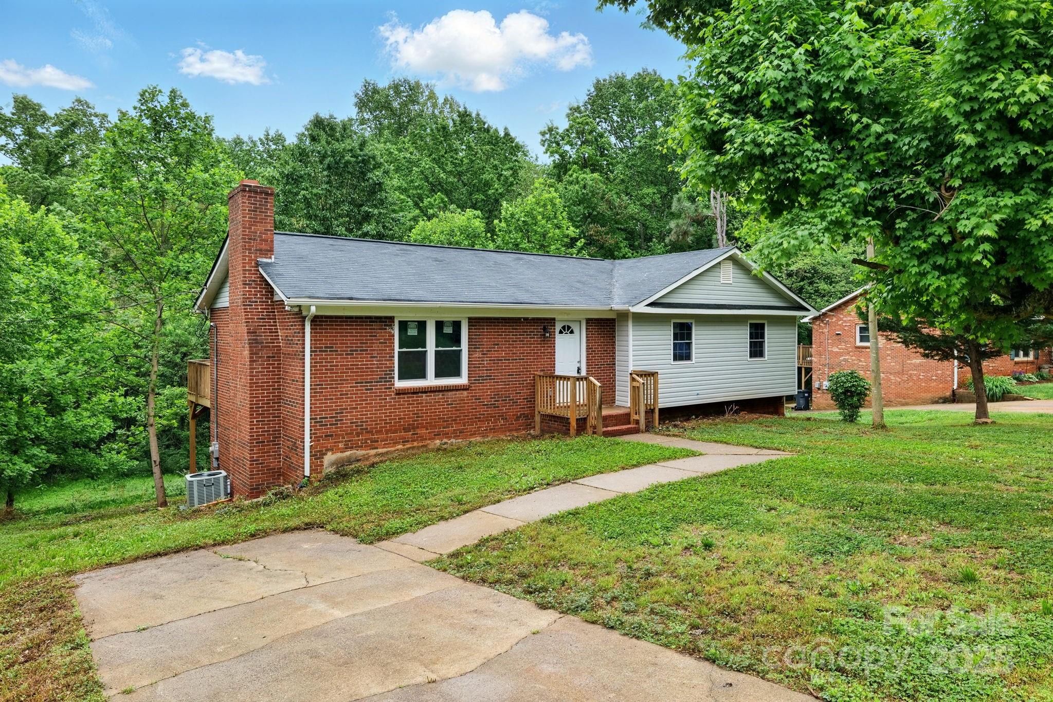 131 Little Forest Lane Property Photo 2