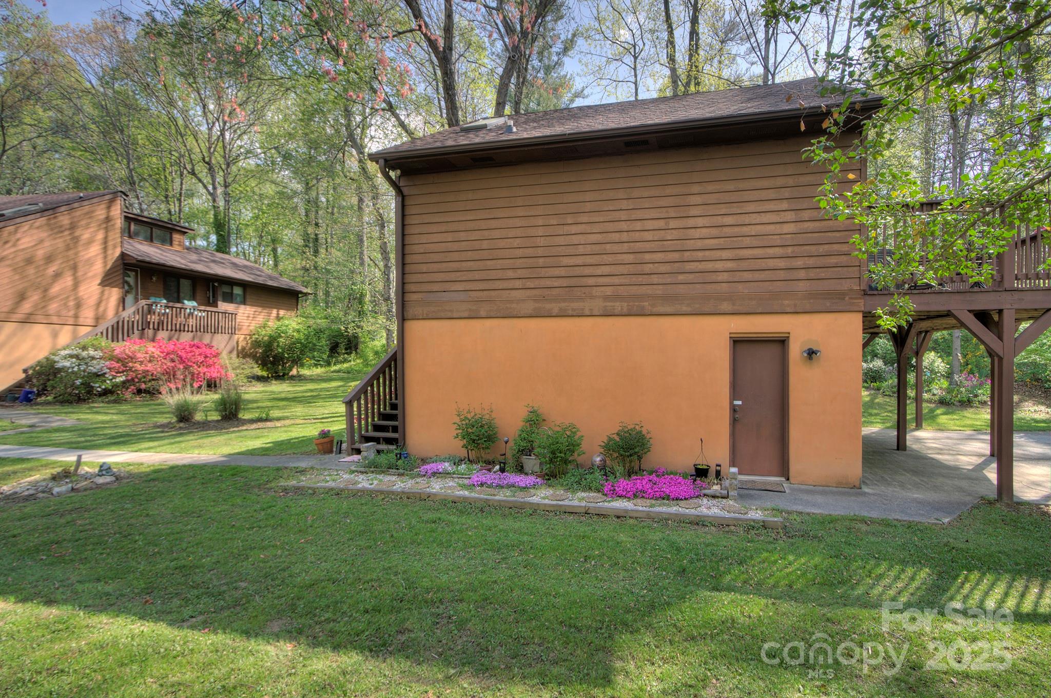 39 Oak Court Property Photo 3