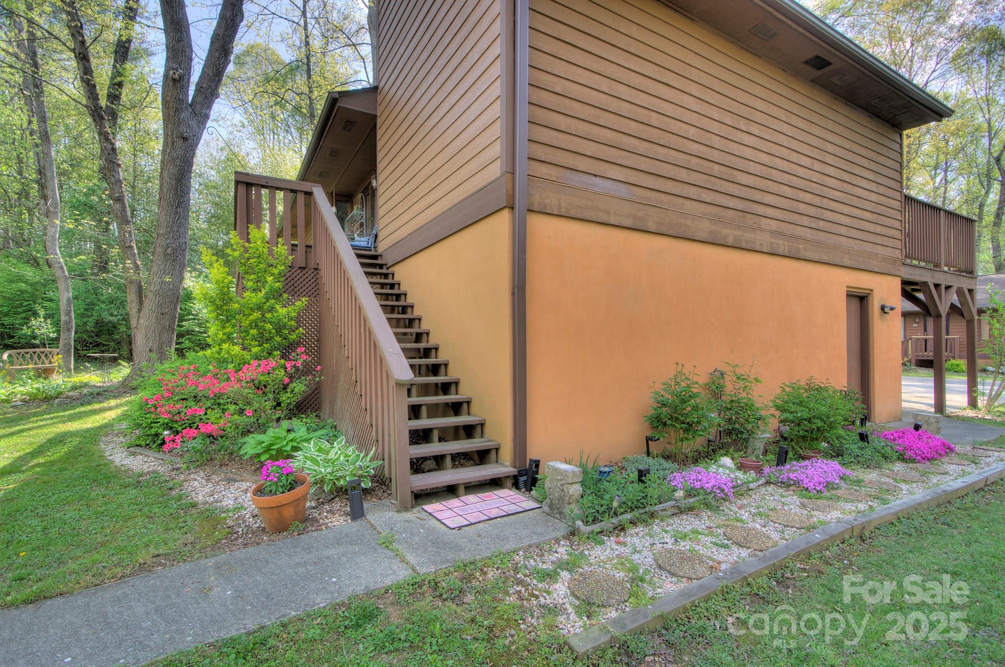39 Oak Court Property Photo 4