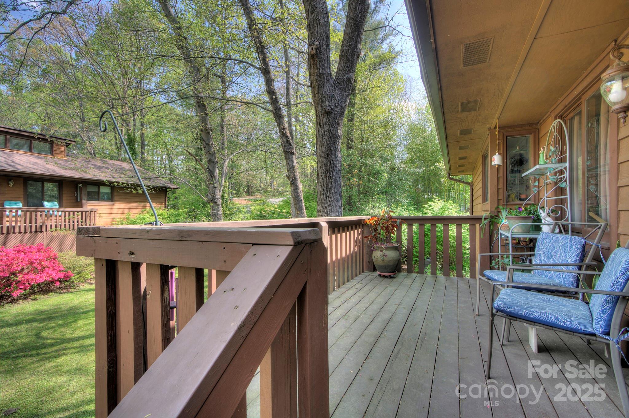 39 Oak Court Property Photo 5