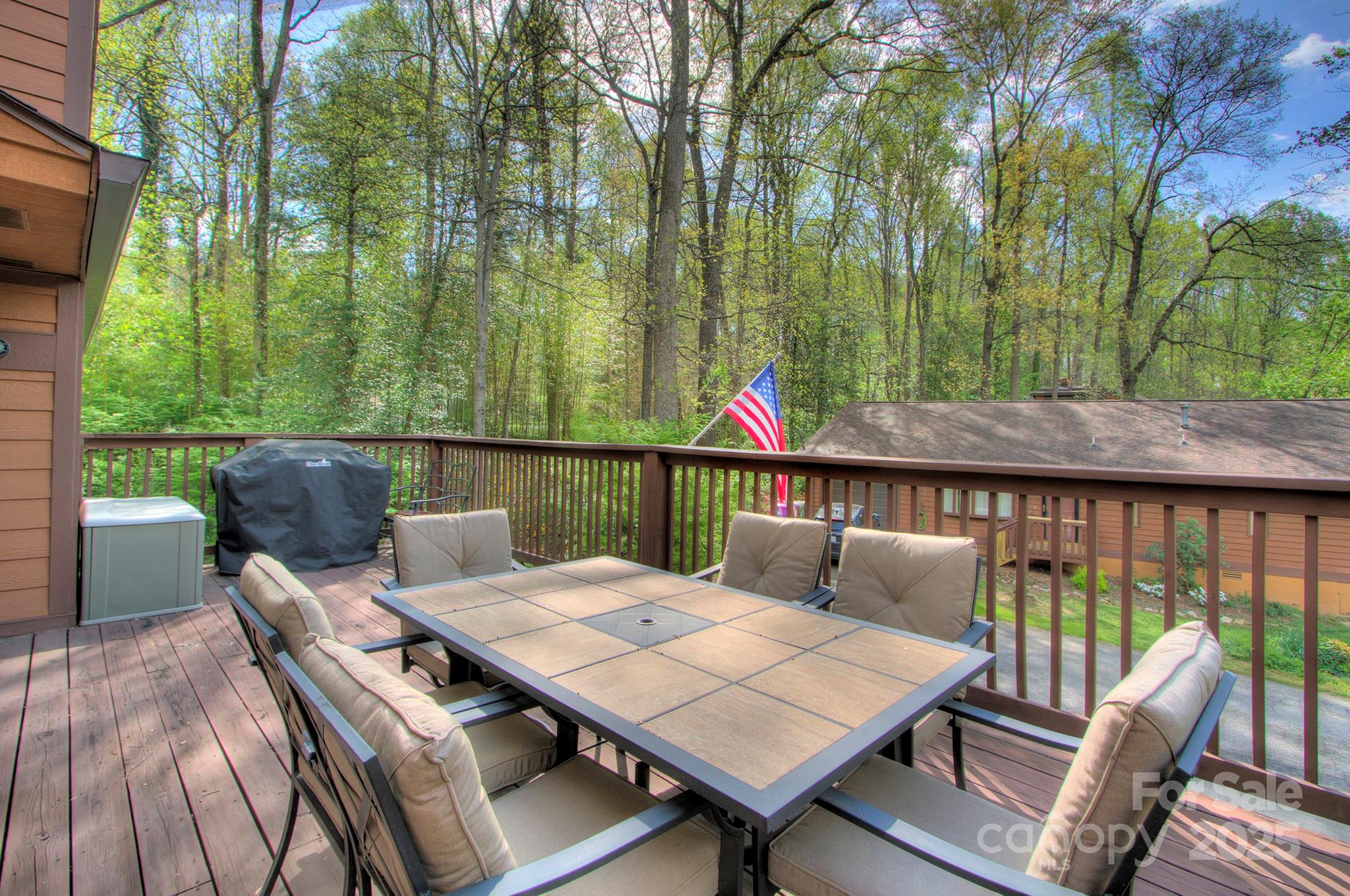 39 Oak Court Property Photo 7