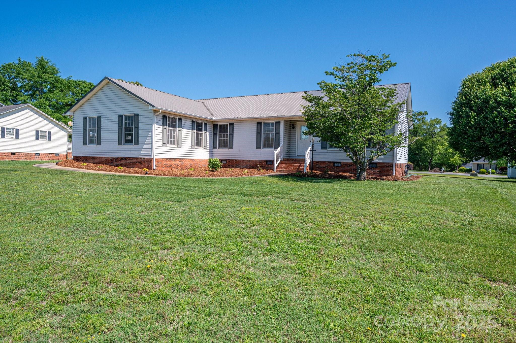 727 Skinner Road Property Photo