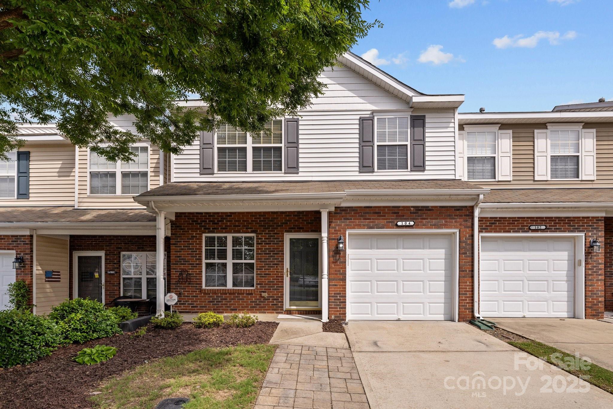 104 Clydesdale Court Property Photo 1