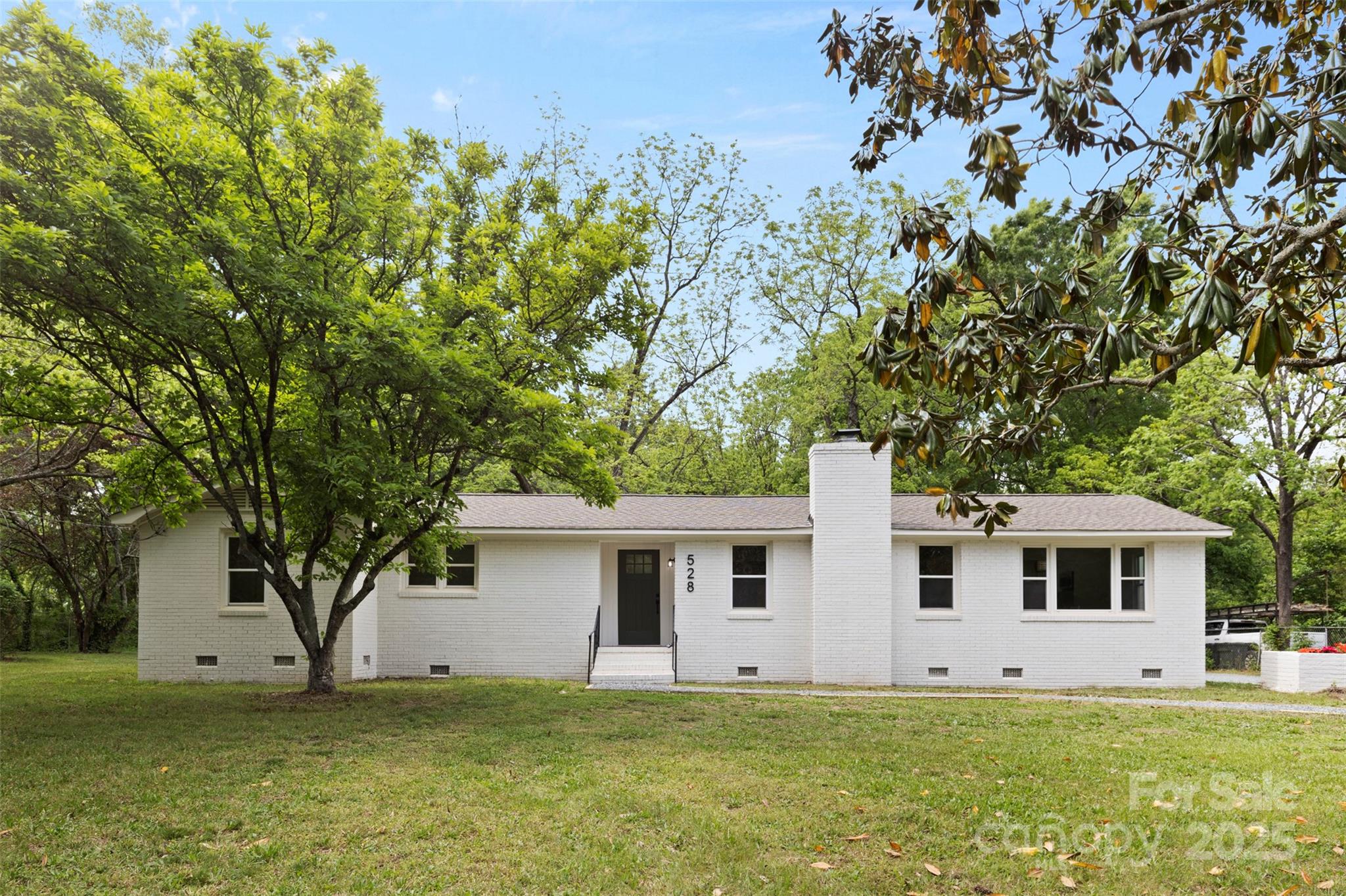 528 W Park Drive Property Photo 1