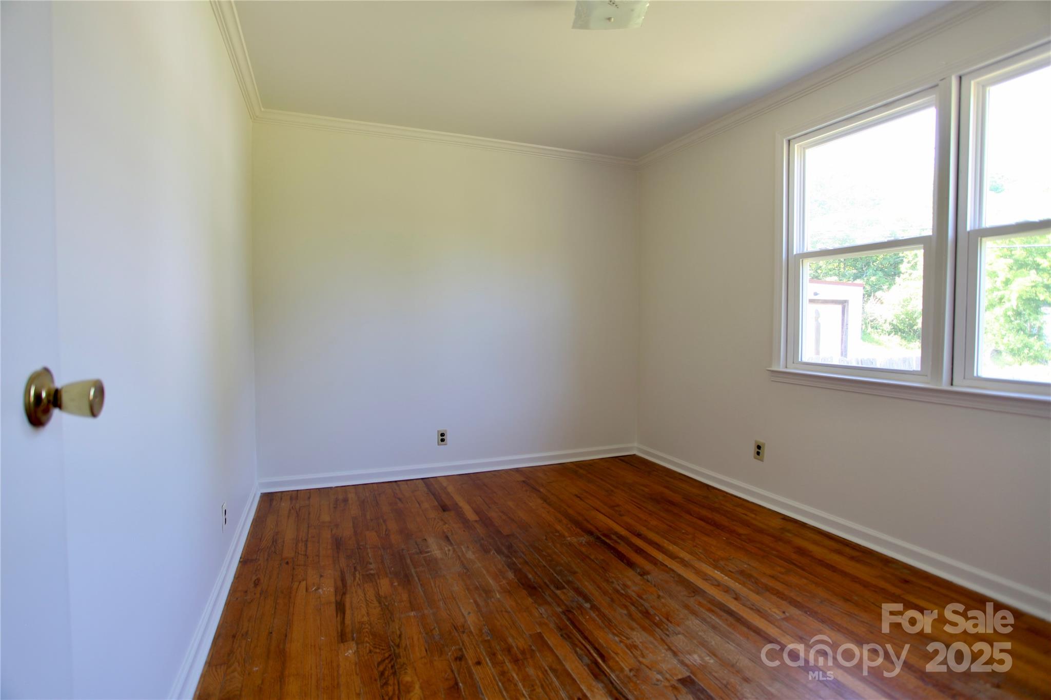 5304 Eaton Circle Property Photo 4