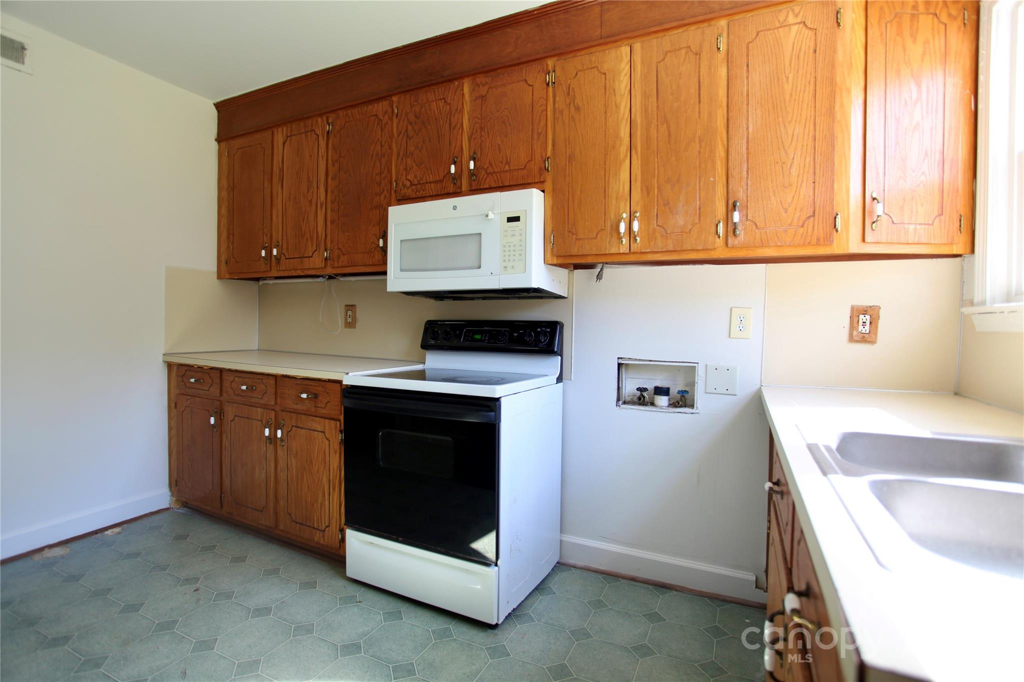 5304 Eaton Circle Property Photo 6