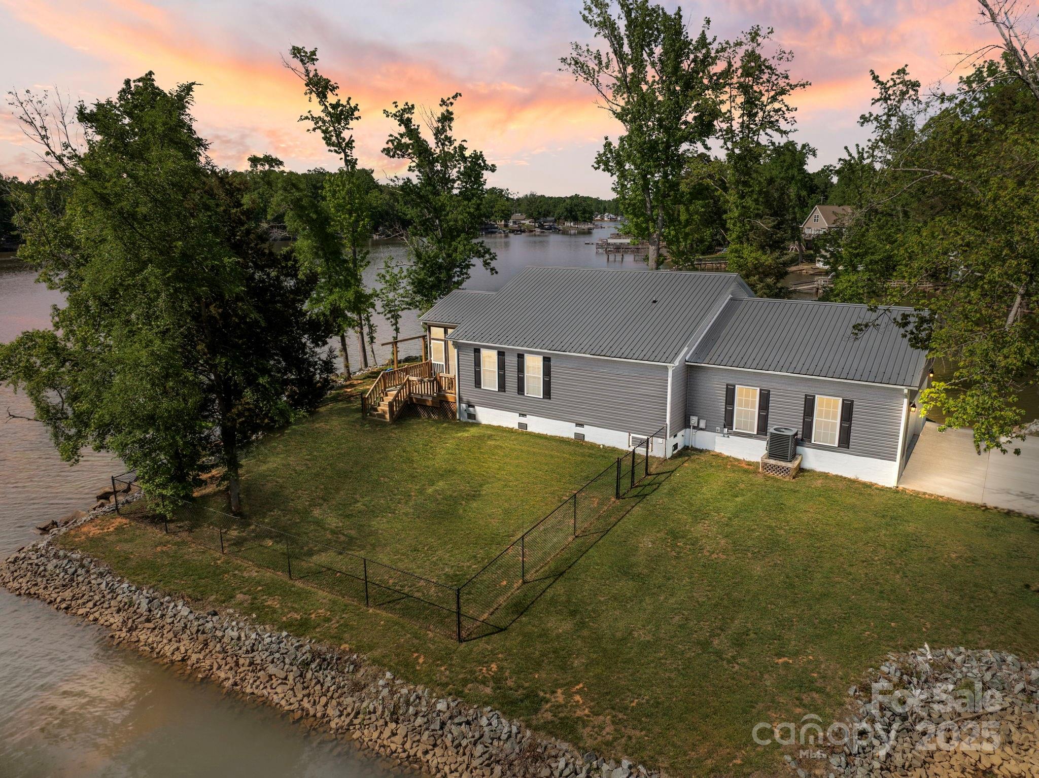 1724 Riverview Road Property Photo