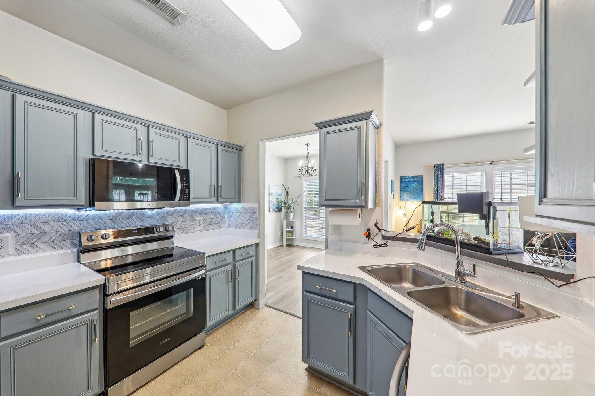 8259 Carob Tree Lane Property Photo 9