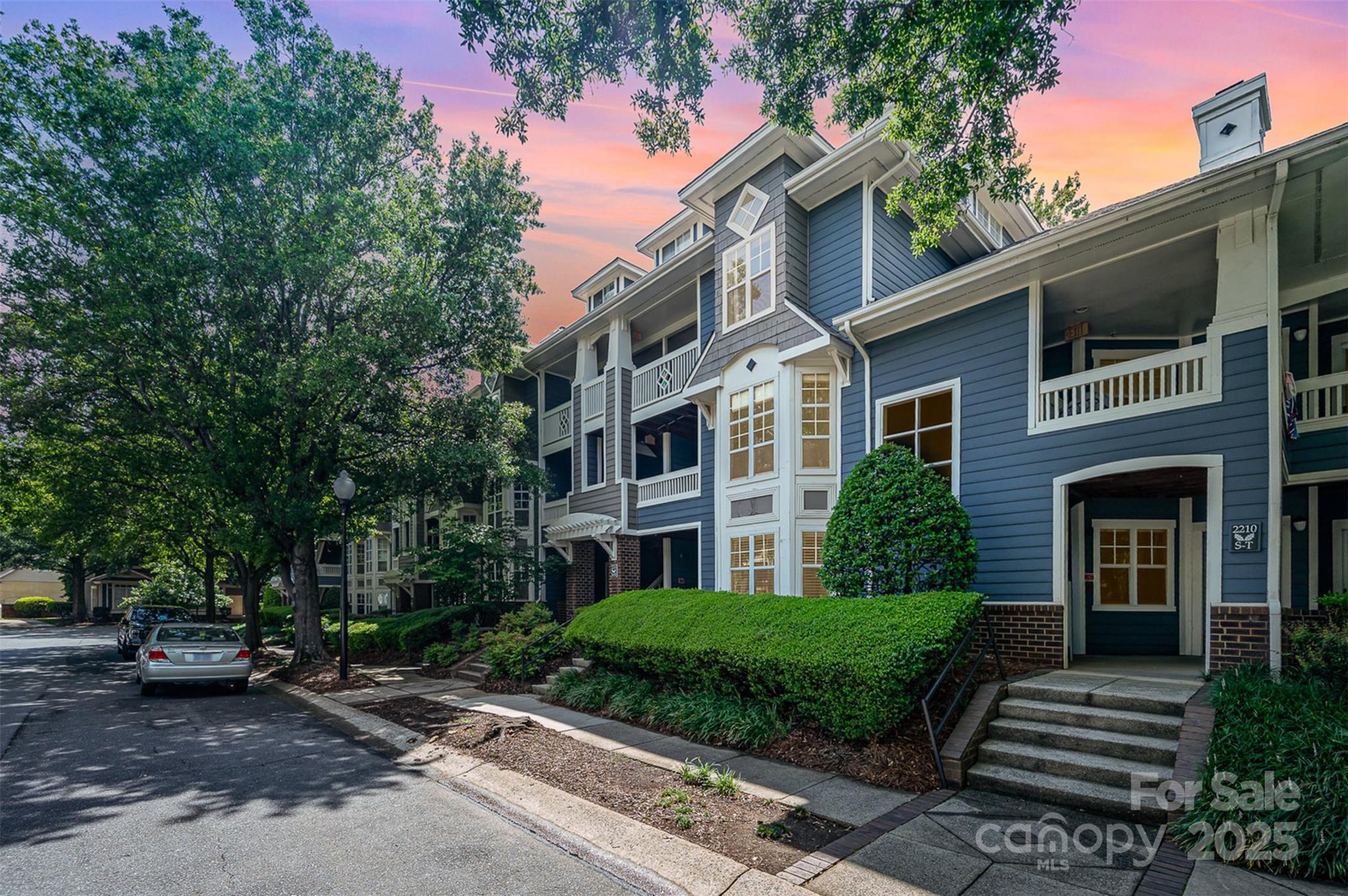 2210 Sumner Green Avenue O Property Photo 1