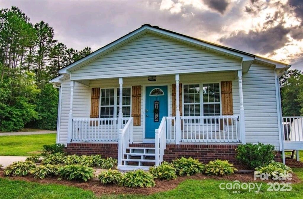 2551 Glenwood Street Property Photo 1