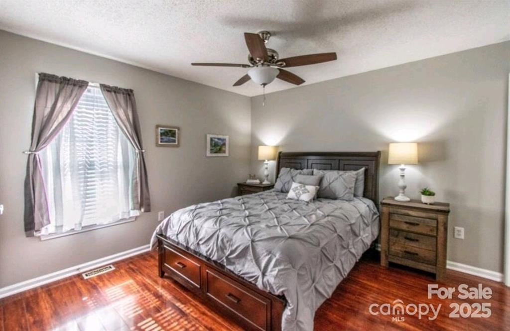 2551 Glenwood Street Property Photo 4