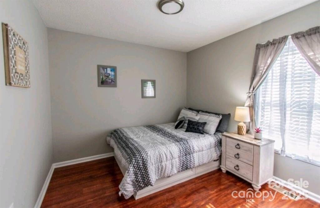 2551 Glenwood Street Property Photo 6