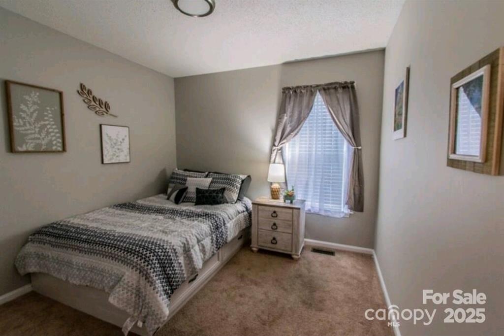 2551 Glenwood Street Property Photo 7