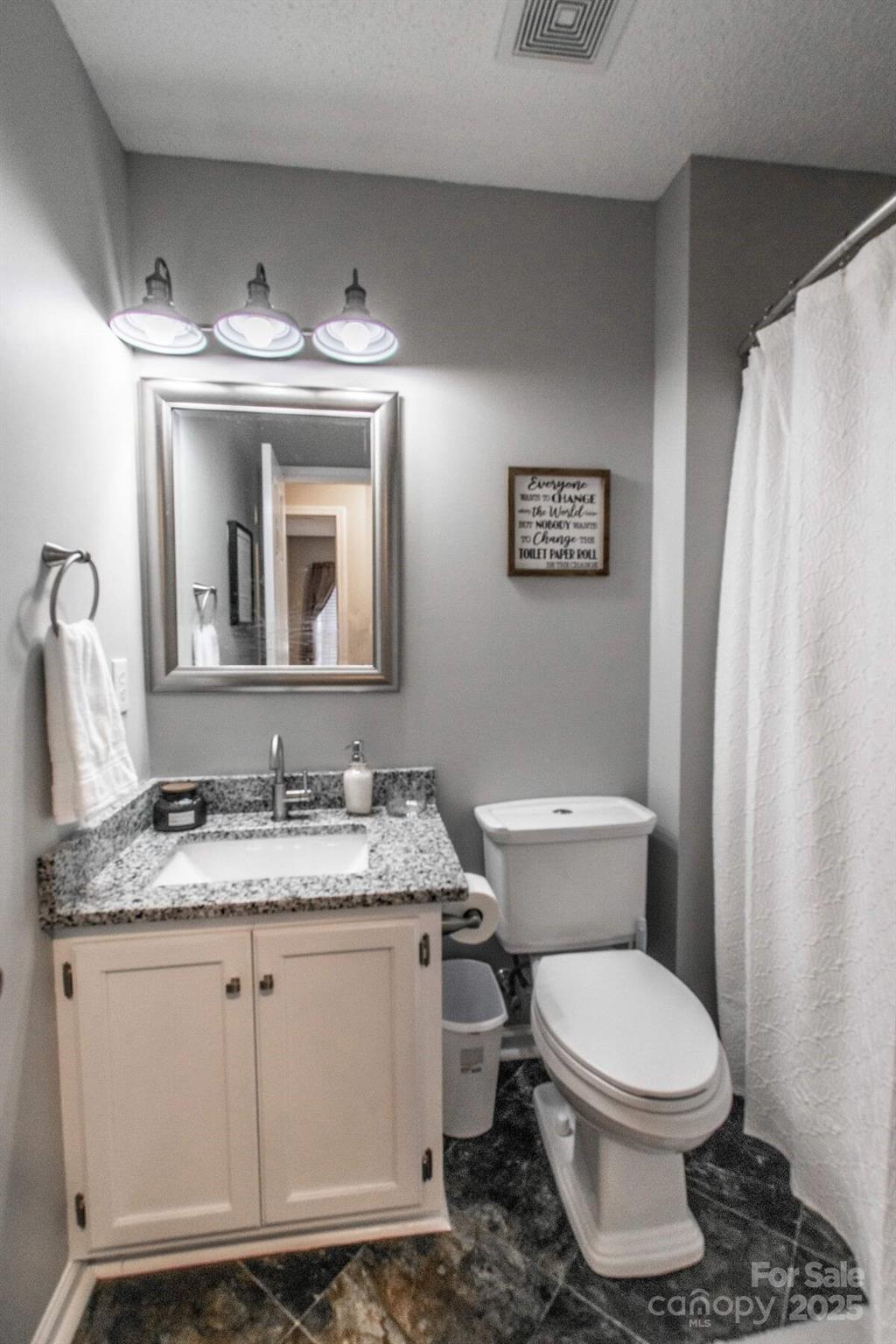 2551 Glenwood Street Property Photo 8