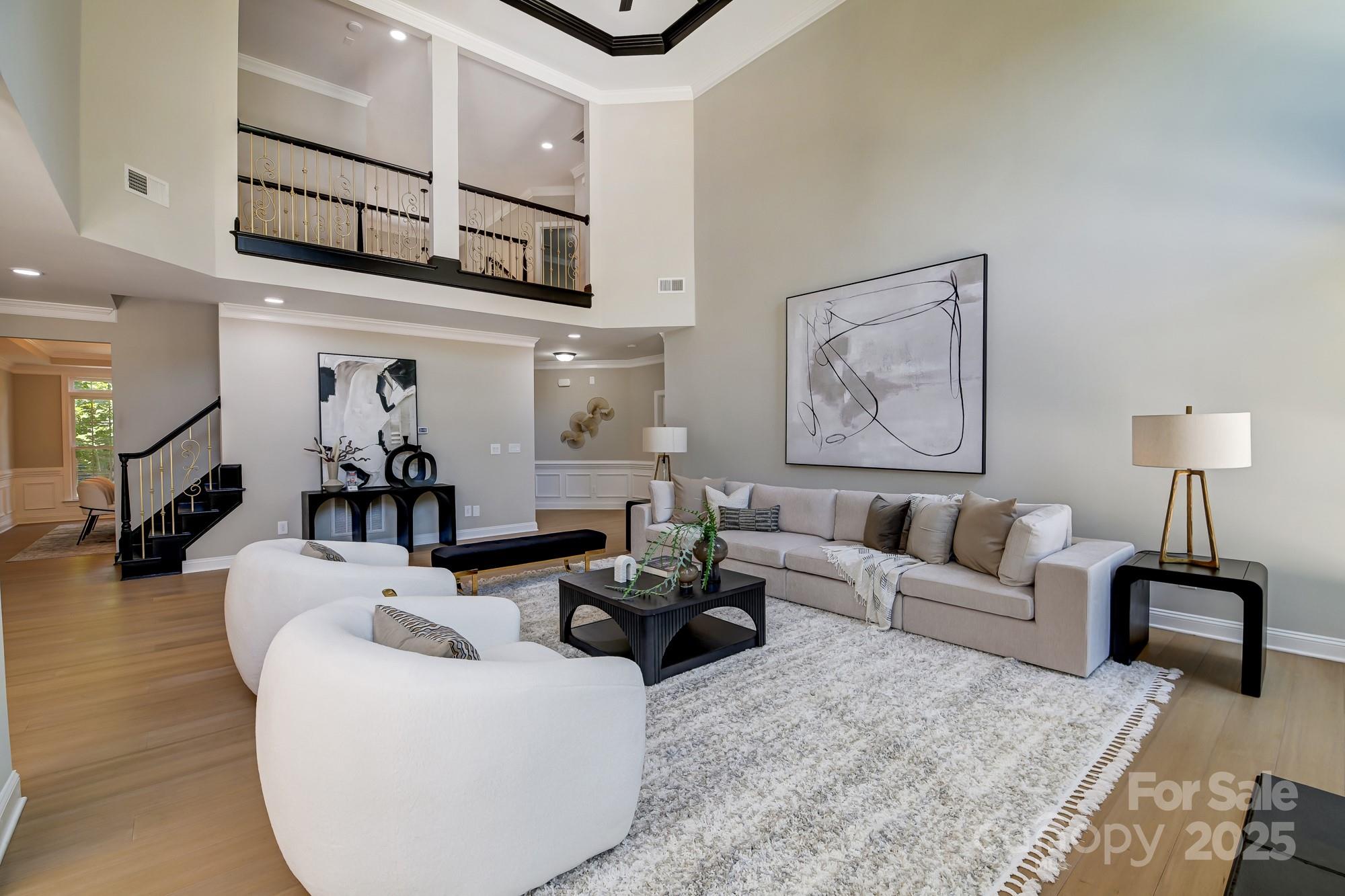 8707 Fairview Road Property Photo 9