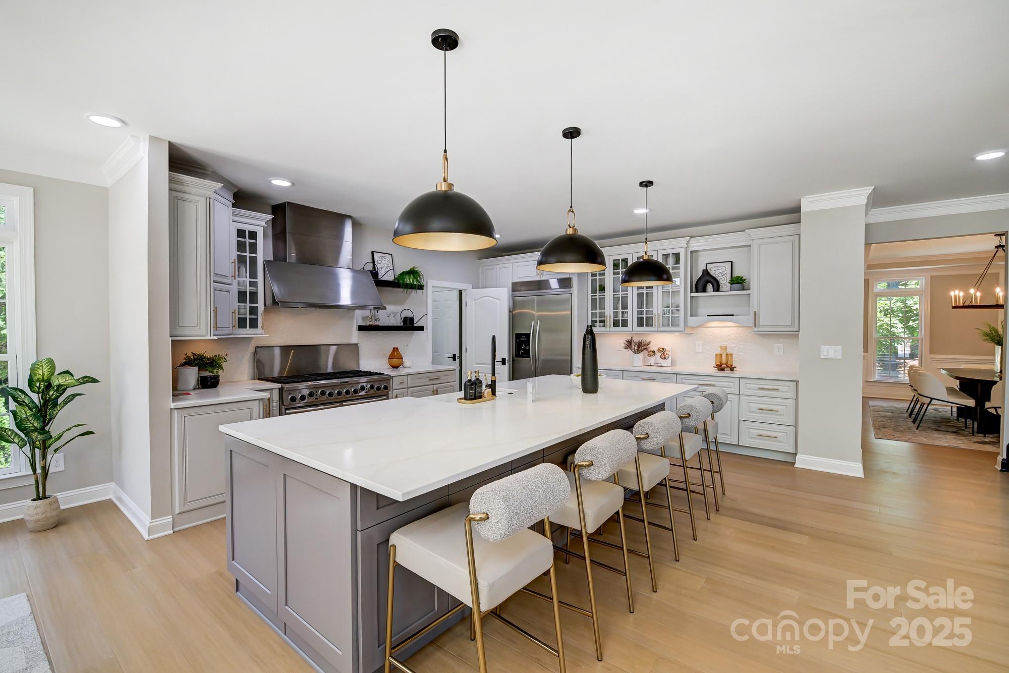 8707 Fairview Road Property Photo 11