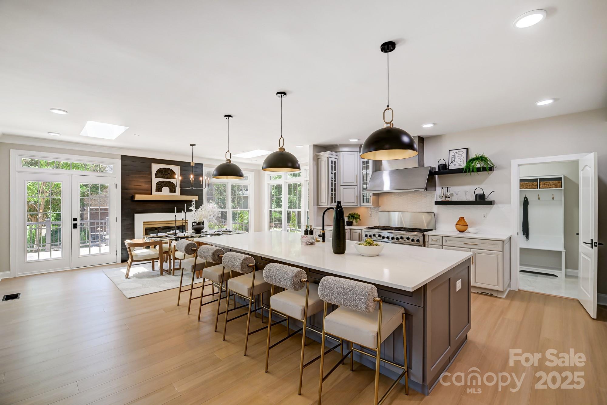 8707 Fairview Road Property Photo 12