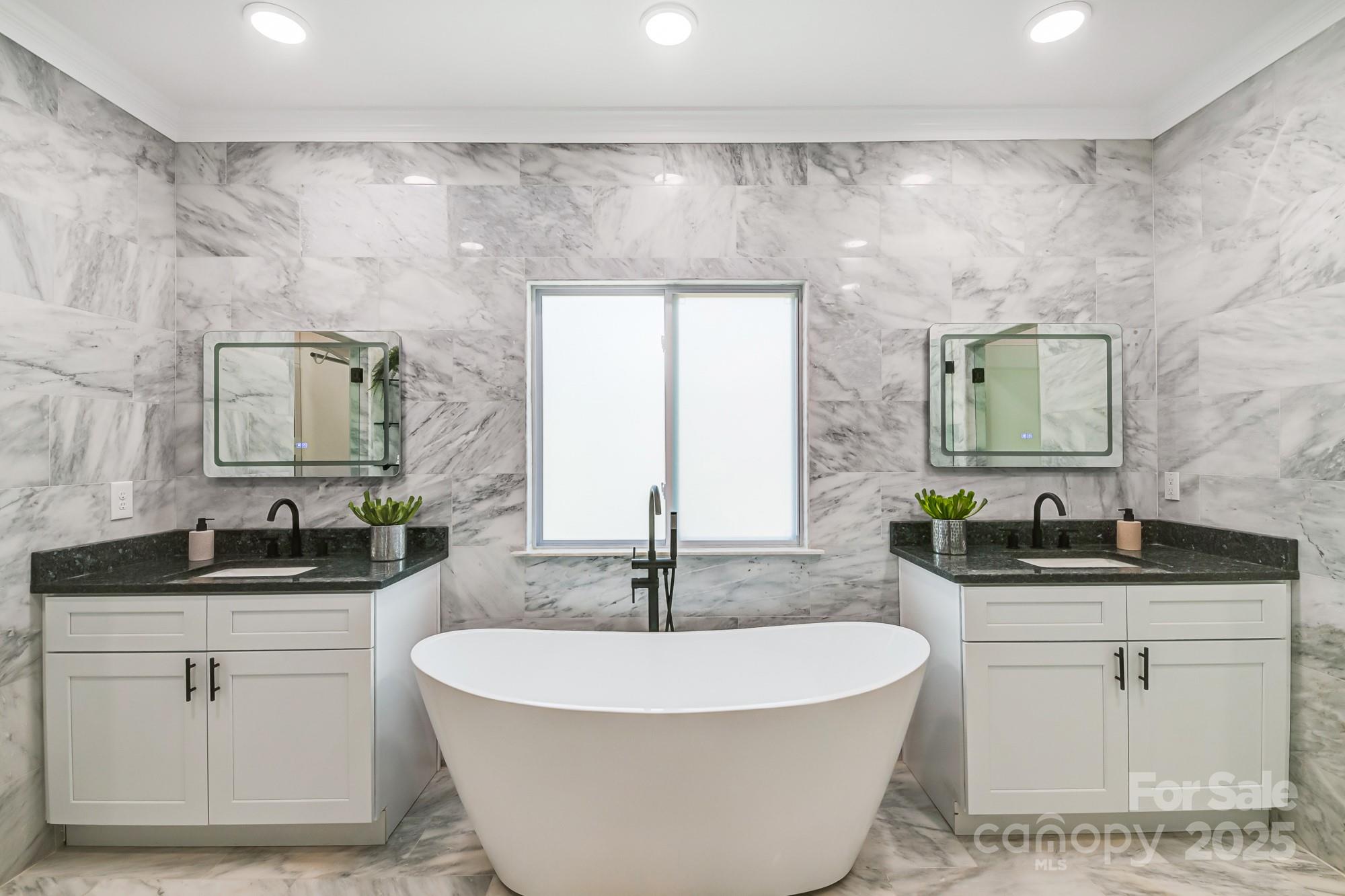 8707 Fairview Road Property Photo 29