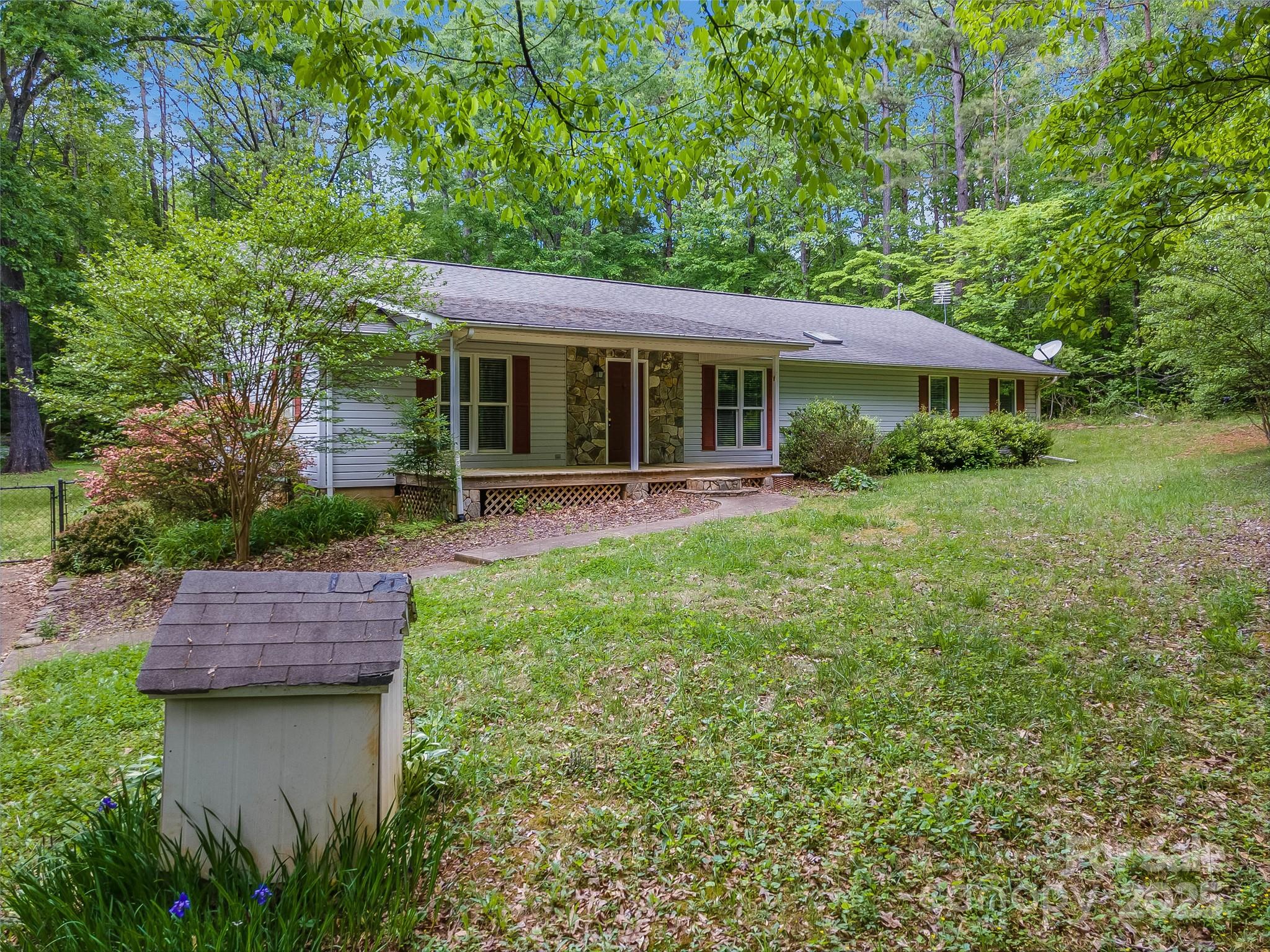 231 Stockwood Drive Property Photo 1