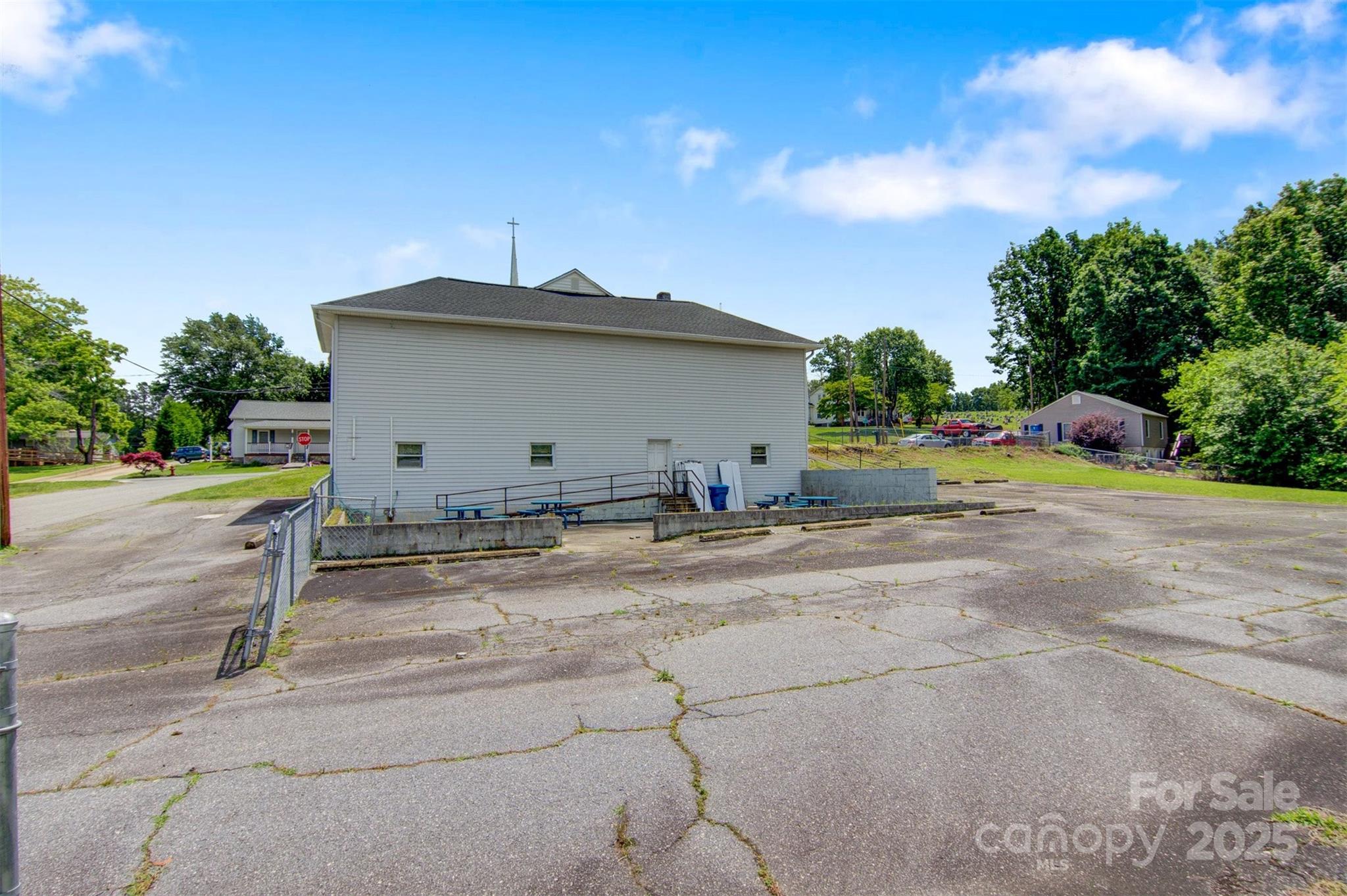 1100 Praley Street Property Photo 39