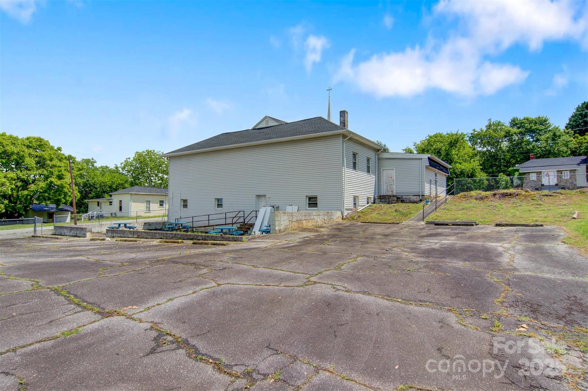 1100 Praley Street Property Photo 40