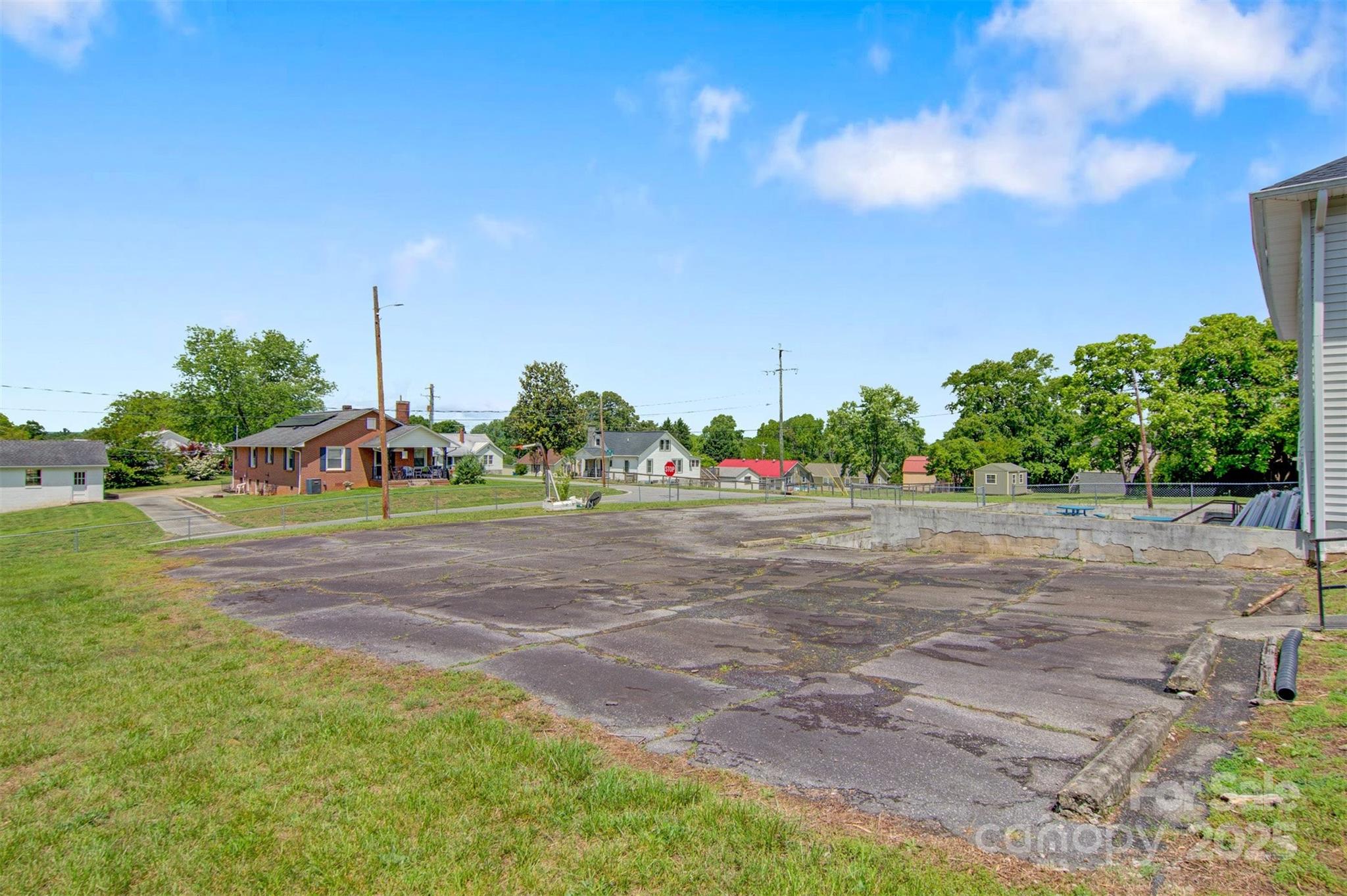 1100 Praley Street Property Photo 43