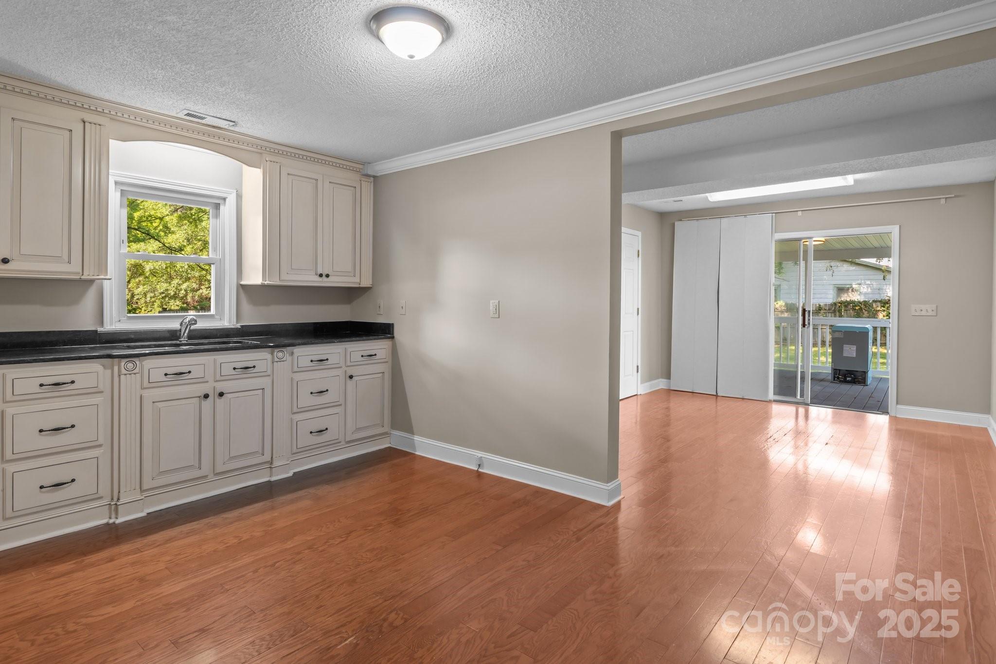 319 N Central Avenue Property Photo 19