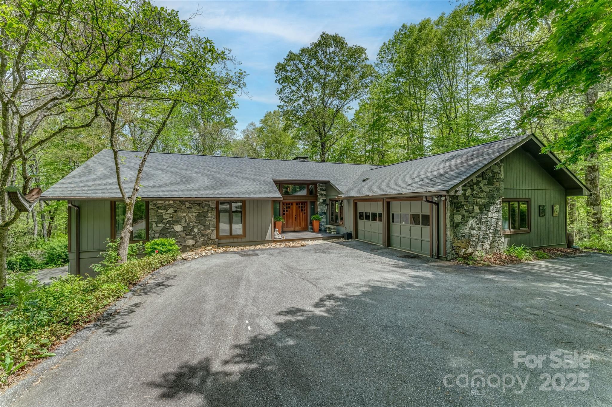 207 Kingfisher Road Property Photo 1