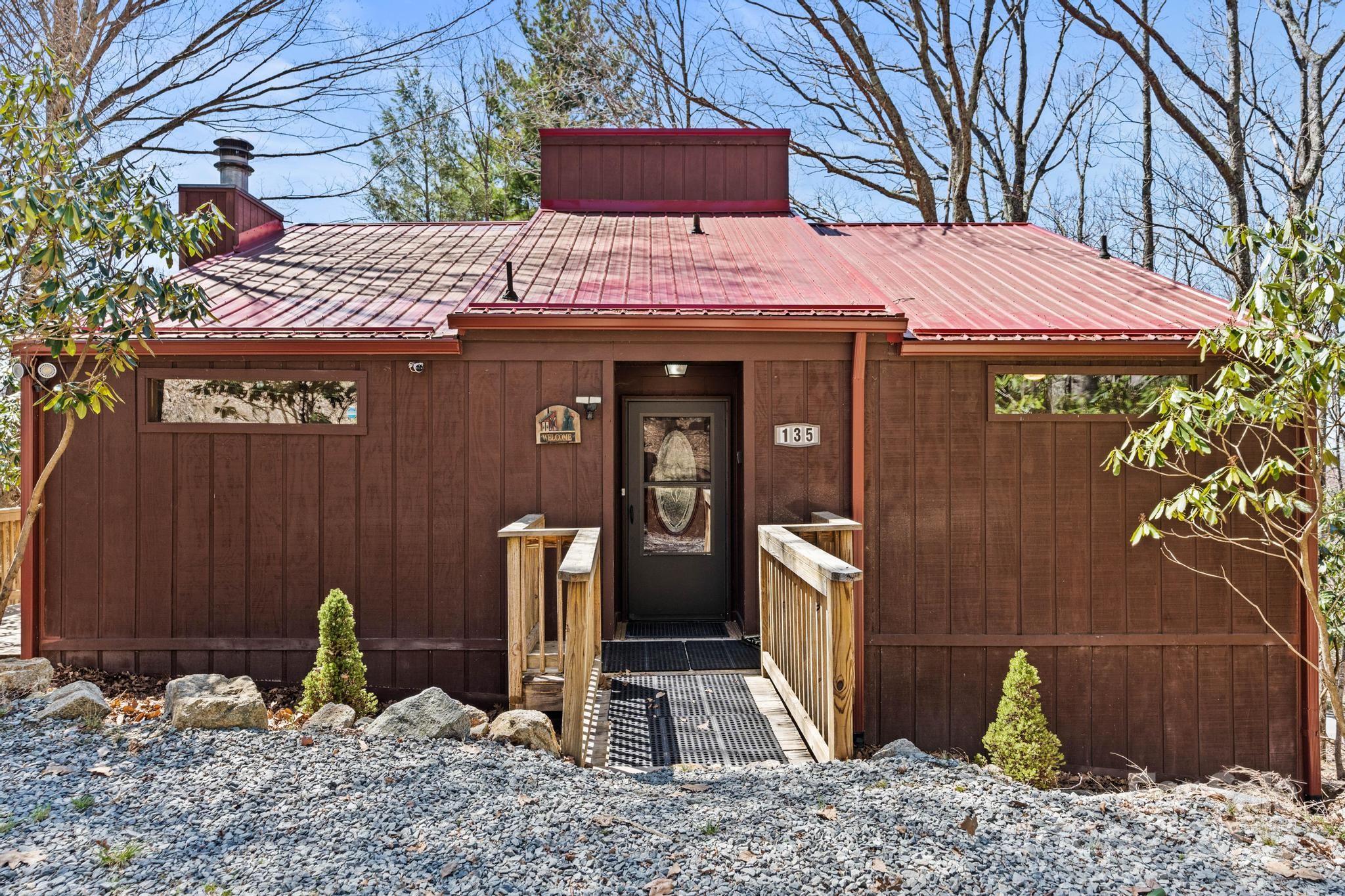 135 Clubhouse Road Property Photo 1