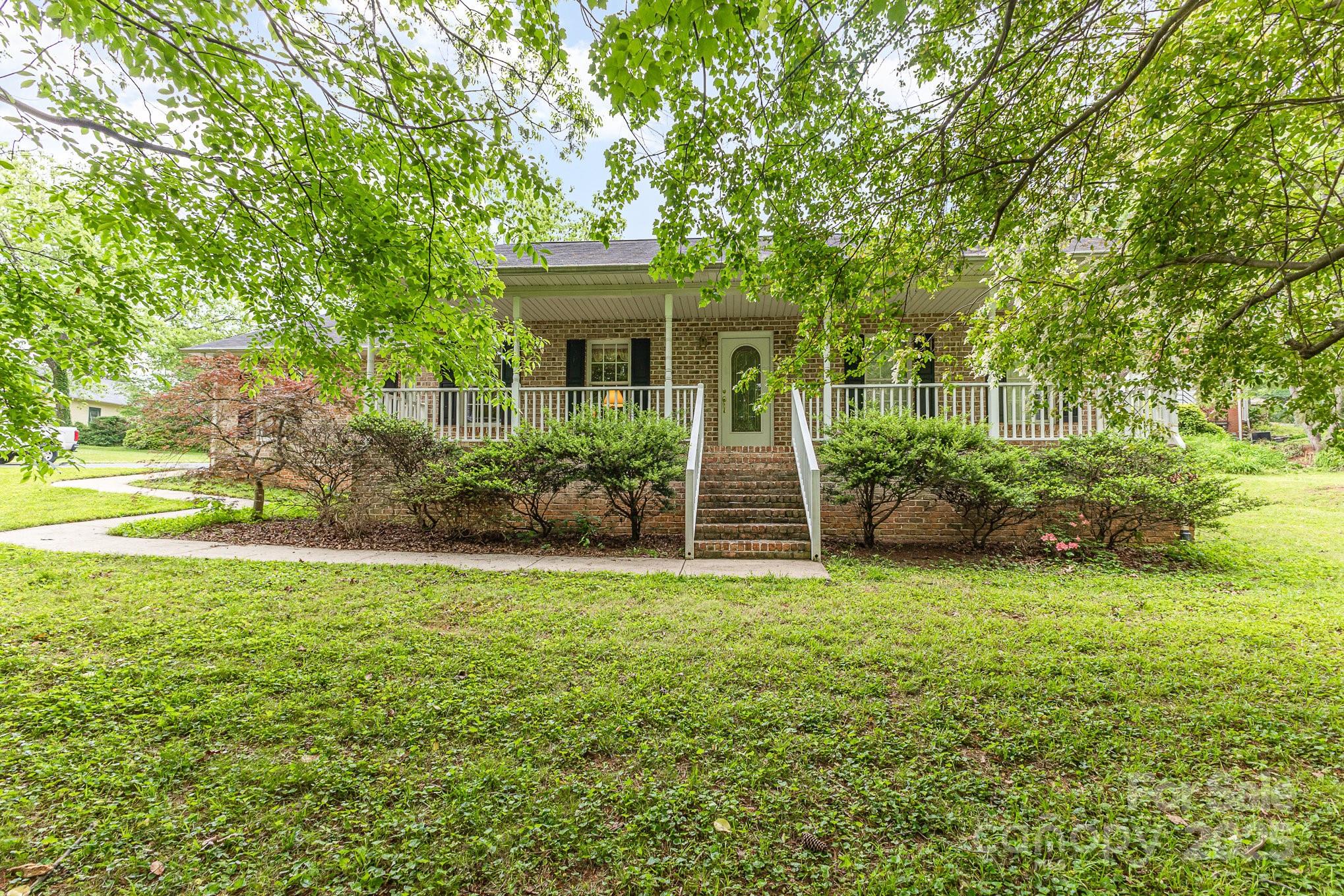 302 6th Street Property Photo 1