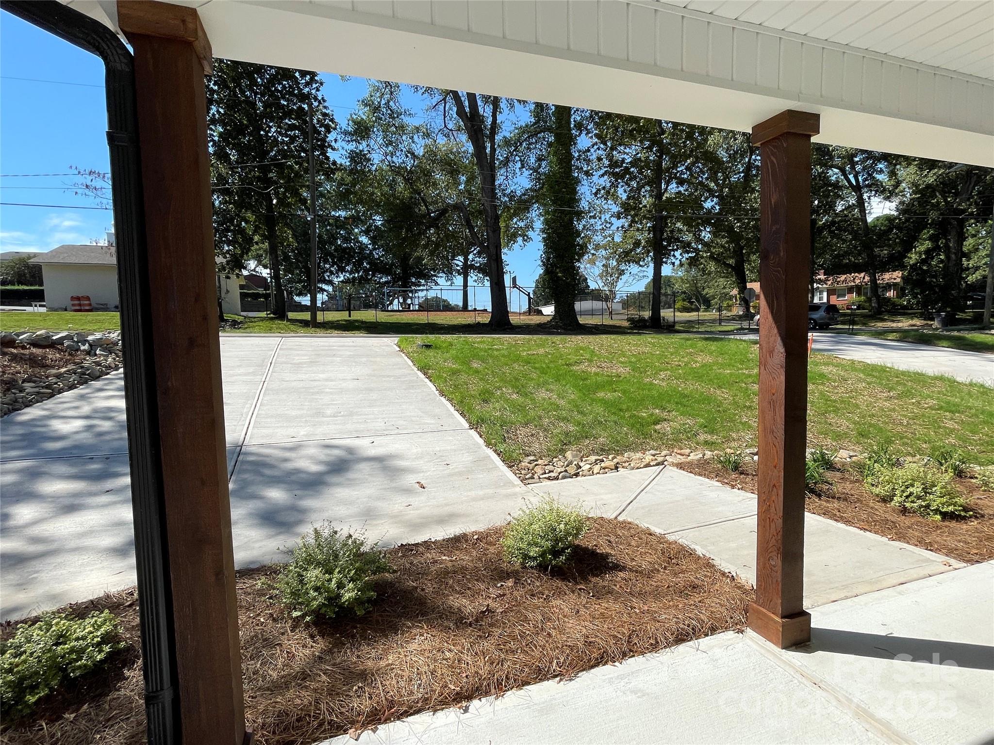 404 N Peterson Street Property Photo 4