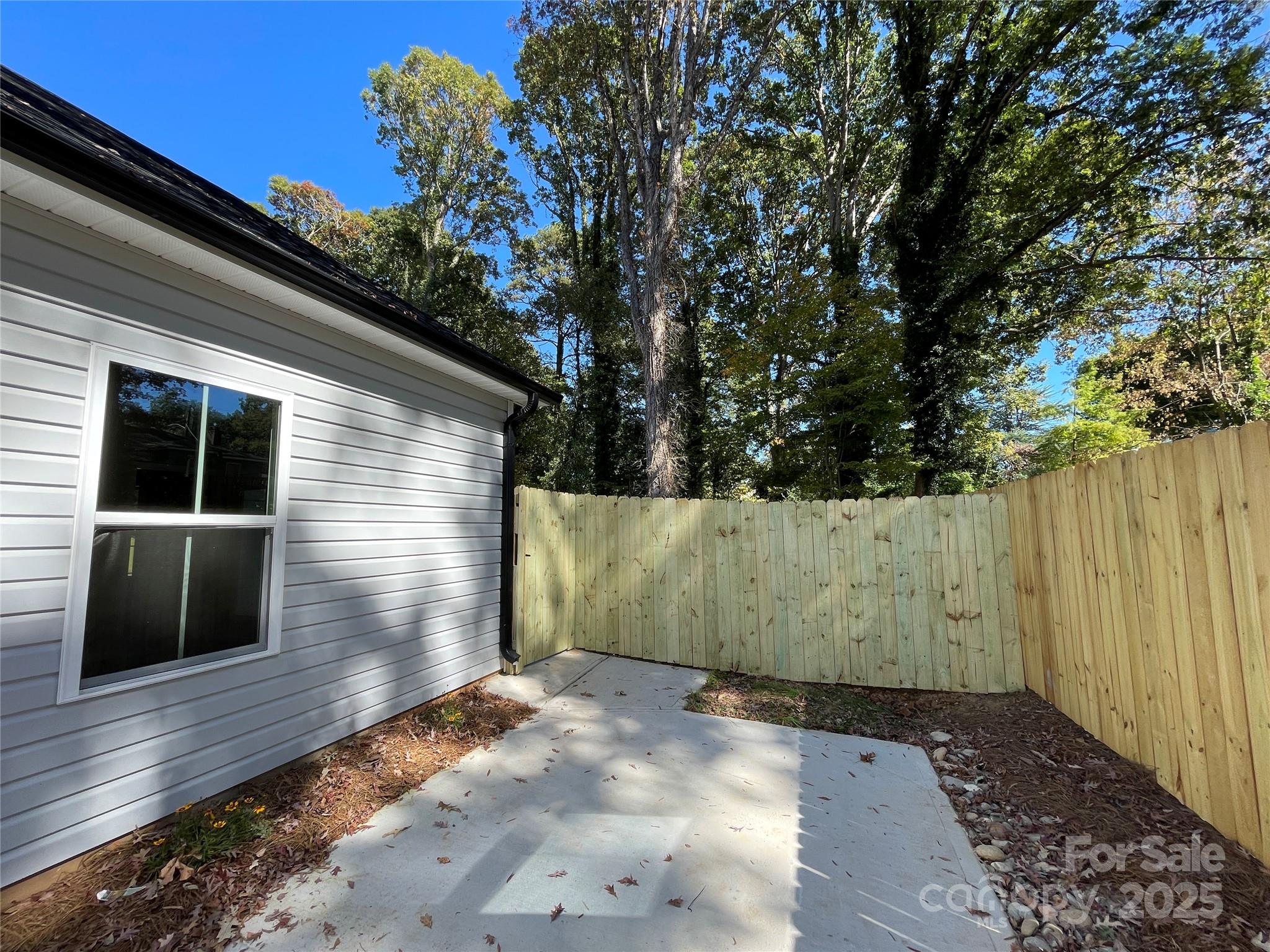 404 N Peterson Street Property Photo 5