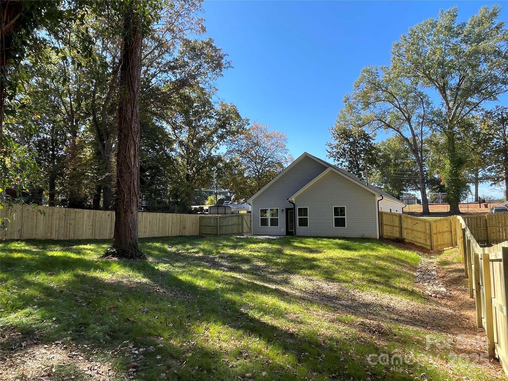 404 N Peterson Street Property Photo 9