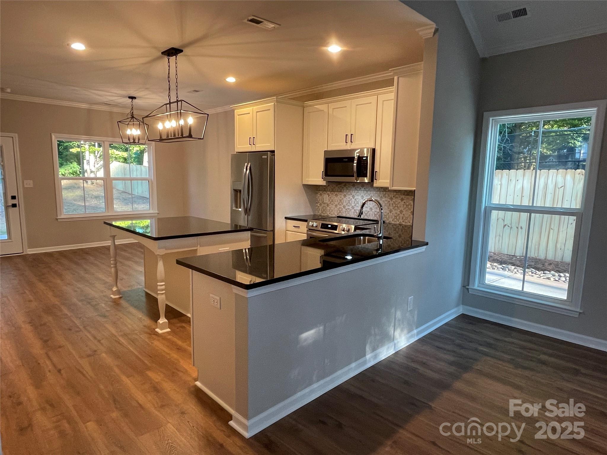 404 N Peterson Street Property Photo 17