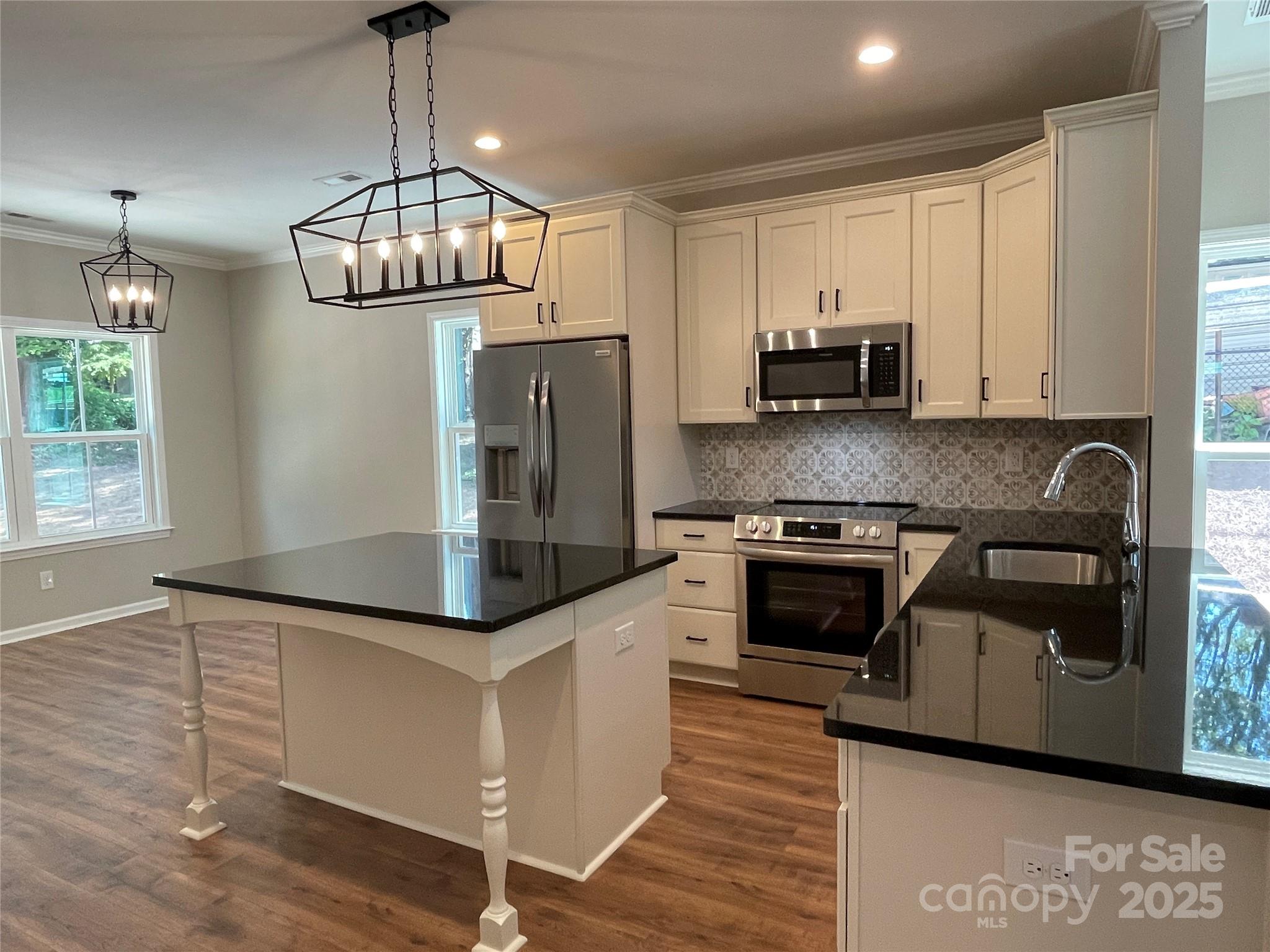 404 N Peterson Street Property Photo 18