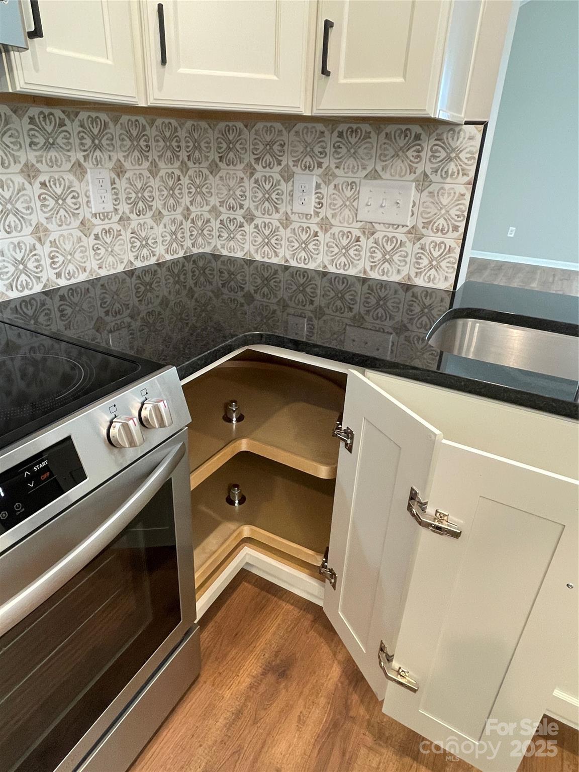 404 N Peterson Street Property Photo 22