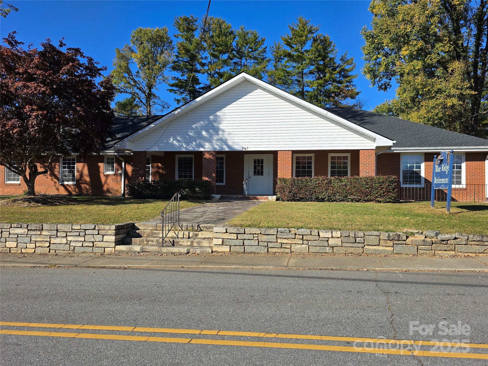 913 9th Avenue Property Photo 1